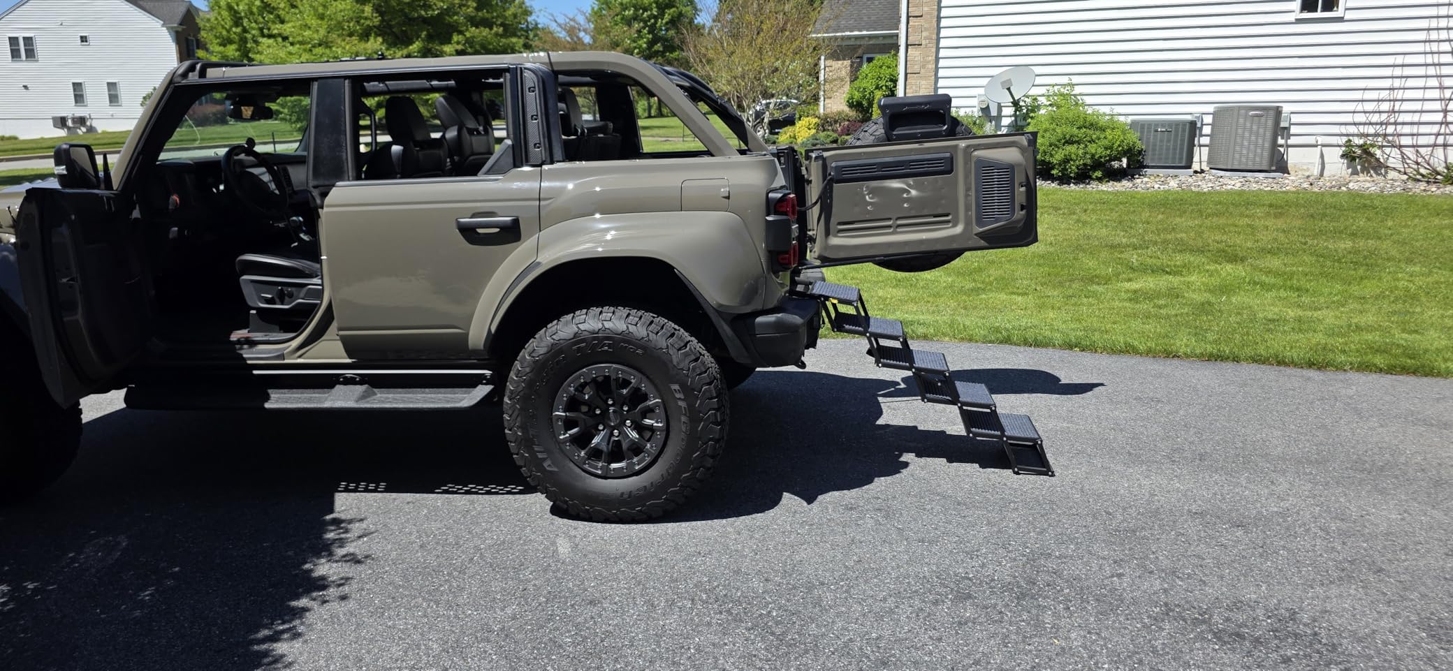 Veehoo Foldable Dog Steps for Car Truck SUV, Collapsible Large Dogs Stairs | 5 Steps Folding Dog Ramp for Cars Portable Pet Ramps Ladder Heavy Duty Non Slip for Trucks Vehicle 17