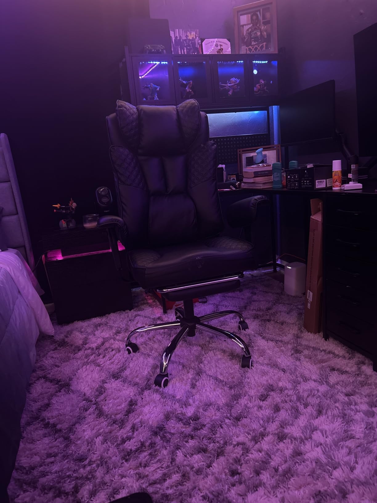 GTPLAYER Big and Tall Office Chair Wide Ergonomic Gaming Chair with Deluxe Embossing Designed Leather with Foot Rest, 150° Reclining Adjustable Soft Armrests Pocket Spring Back Support and Pillow customer photo 2