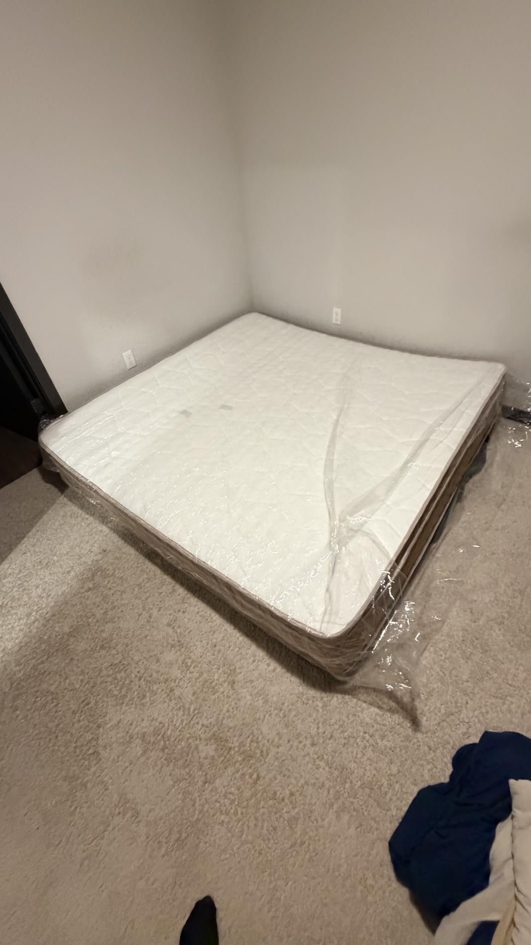 Queen Mattress, 12 Inch Queen Size Mattress in a Box, Hybrid Memory Foam with Pocket Springs for Motion Isolation customer photo 1