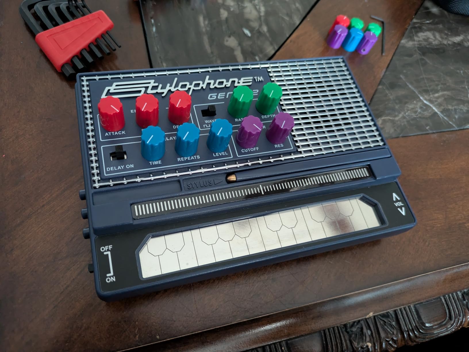 Stylophone GENX-2 Portable Analogue Synthesizer with Built-in Speaker, LFO, Filter, Analogue Delay and CV/Gate Output | Synthesizer Keyboard | Synth Musical Instrument customer photo 1