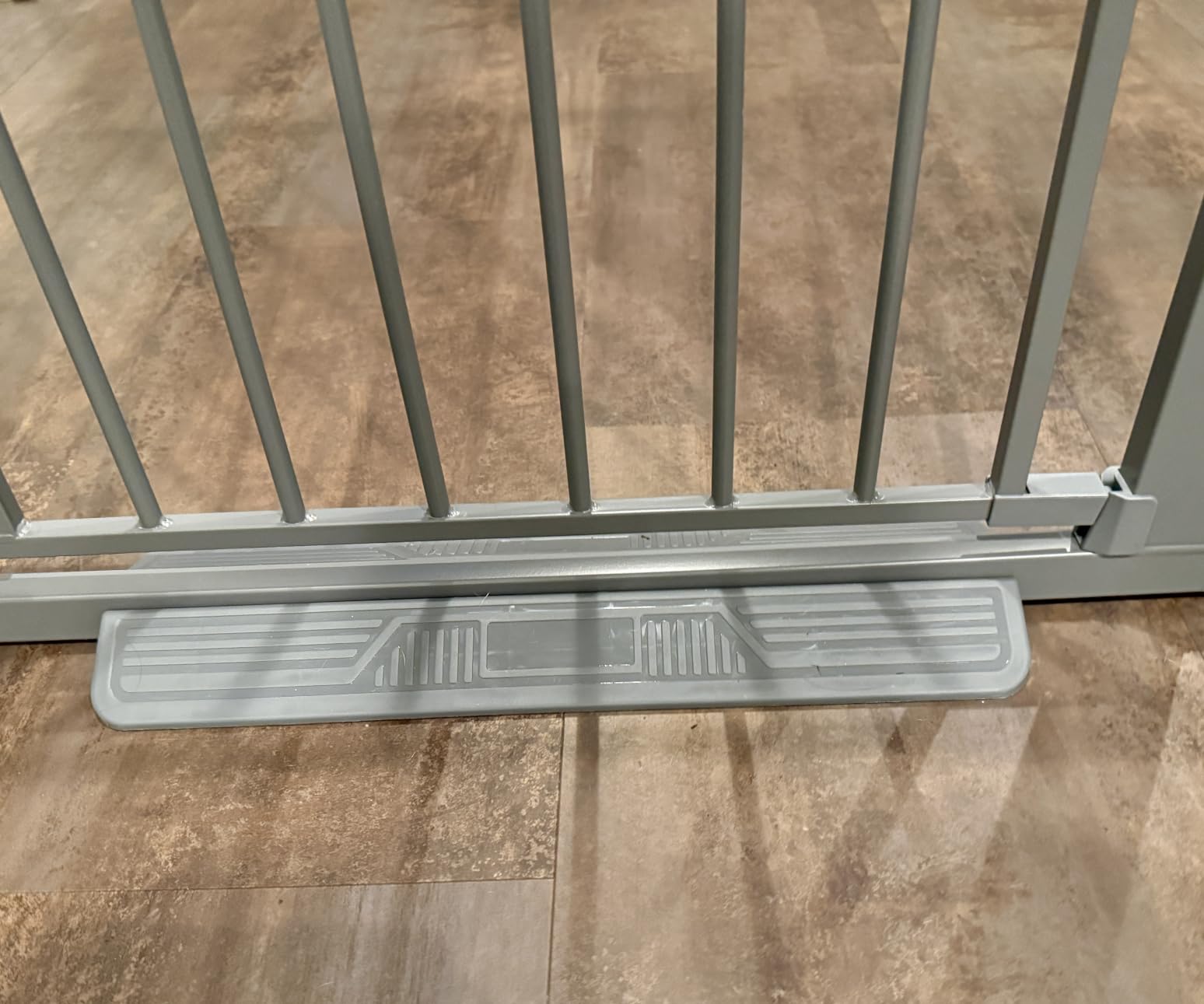 Cumbor 29.7-51.5 in Extra Wide Baby Gate for Stairs, Dog Gate Indoor White | Mom's Choice Awards Winner, Auto Close with Double Lock for Doorways, Child Gate for Toddlers & Pets, Pressure Mounted customer photo 1