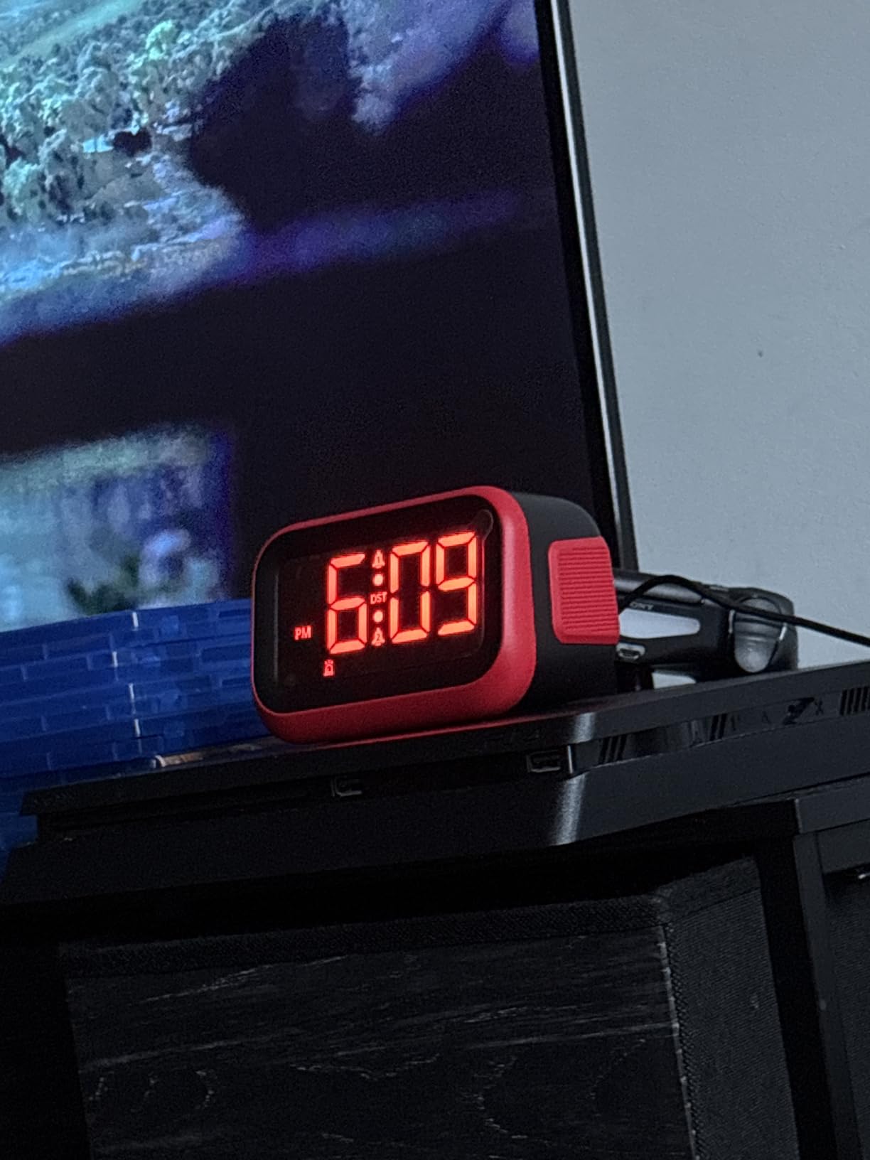 Acedeck Super Loud Alarm Clock: 115dB Wake-Up Power | Dual Alarms and 6 Alarm Sounds for Heavy Sleepers Adults and Shift Workers customer photo 1