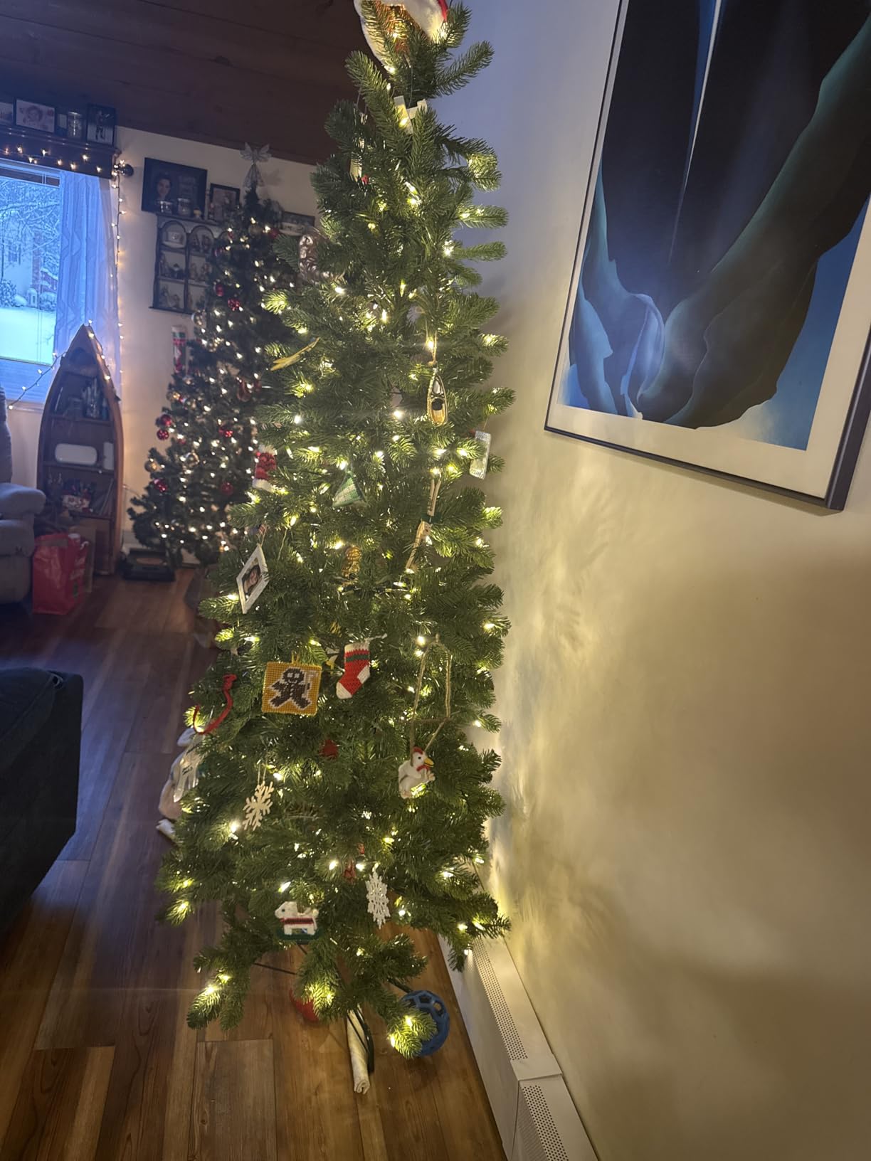 6.5FT Pre-Lit Artificial Christmas Tree with 650 White Lights customer photo 1