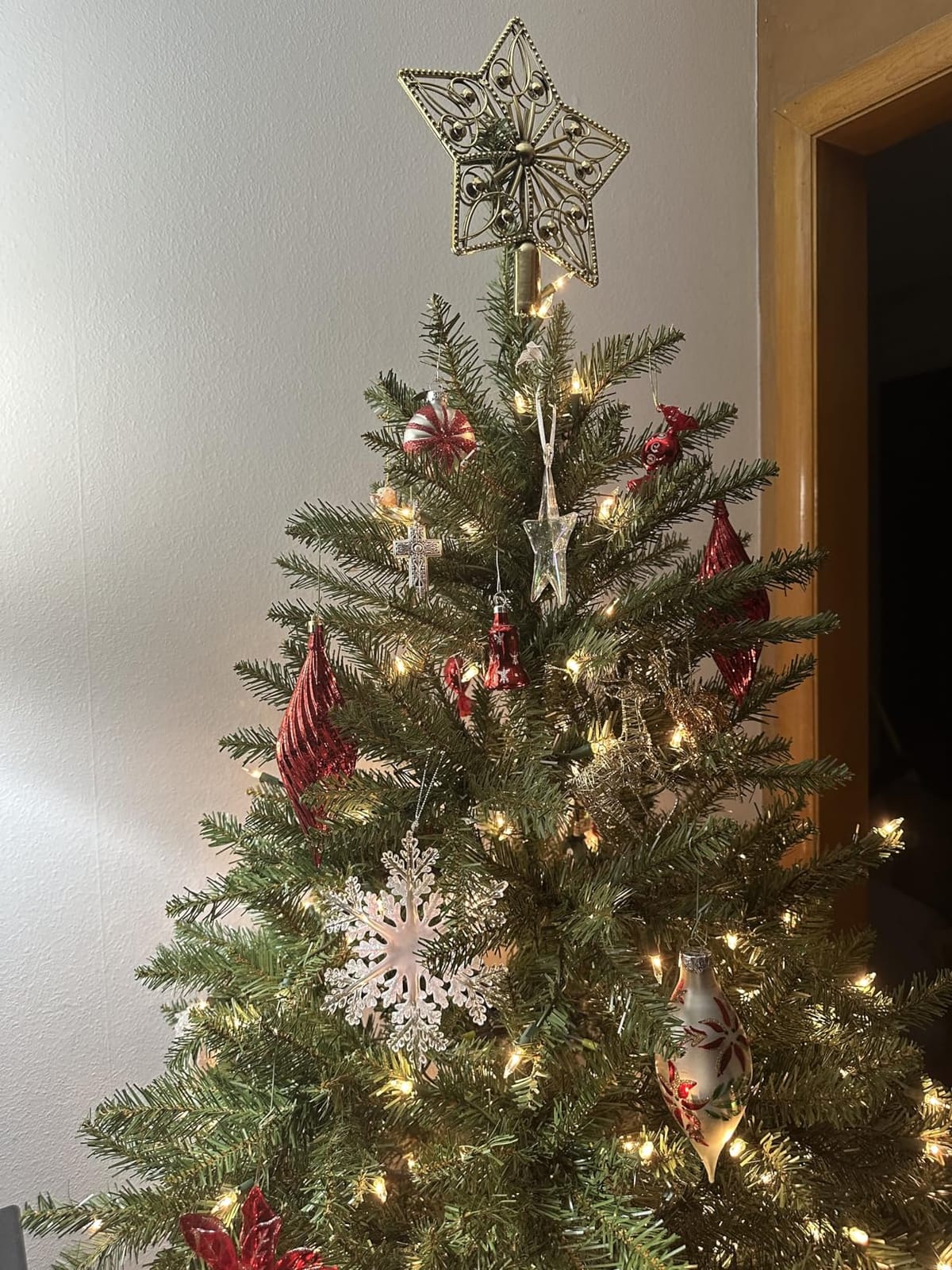 6.5FT Pre-Lit Artificial Christmas Tree with 650 White Lights customer photo 2