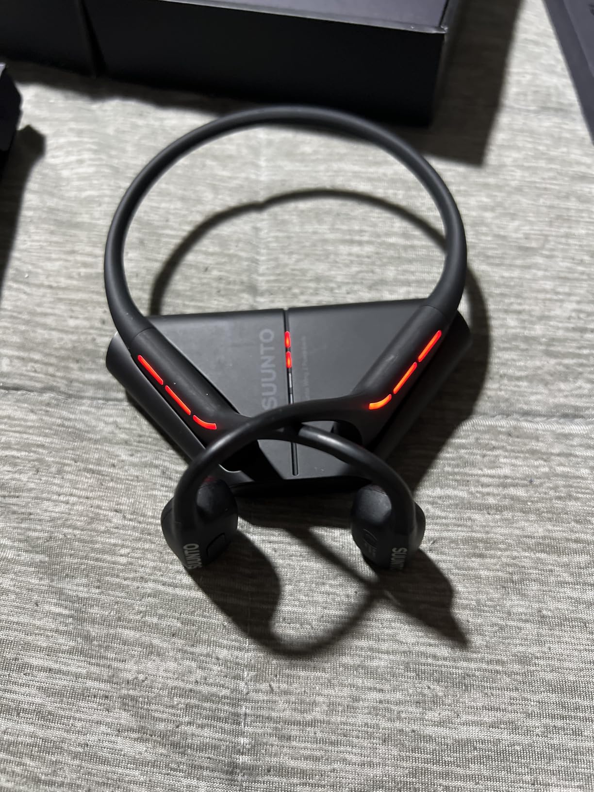 SUUNTO Wing 2 Open-Ear Bluetooth Sport Bone Conduction Headphones, Black - 36H Battery with Powerbank, Safety LED Light, Head Movement Control, IP66 customer photo 2