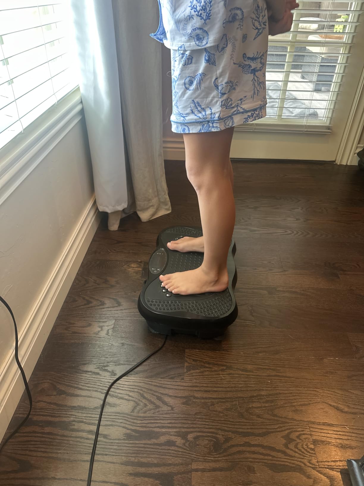 Vibration Plate Exercise Machine, 130 Levels Full Body Workout Vibrating Plate for Lymphatic Drainage Weight Loss, 450 Lbs Capacity Shake Platform with Bluetooth for Women Men customer photo 2