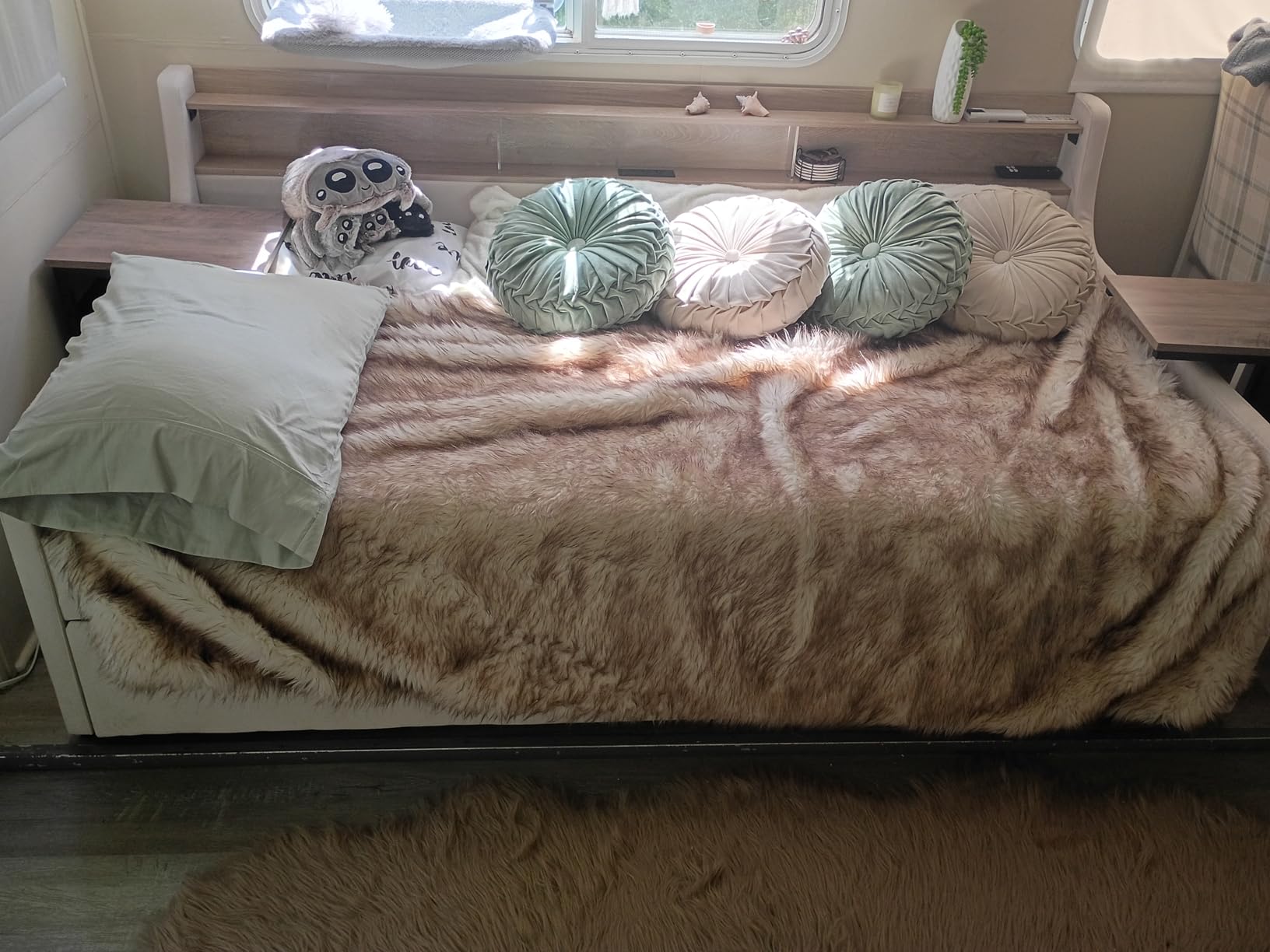 Jocisland Twin Daybed with Trundle, Upholstered Day Bed with Storage Headboard & Charging Station, LED Corner Bed Frame Furniture for Bedroom/Living Room/Guest Room,No Box Spring Needed, Velvet Pink customer photo 2