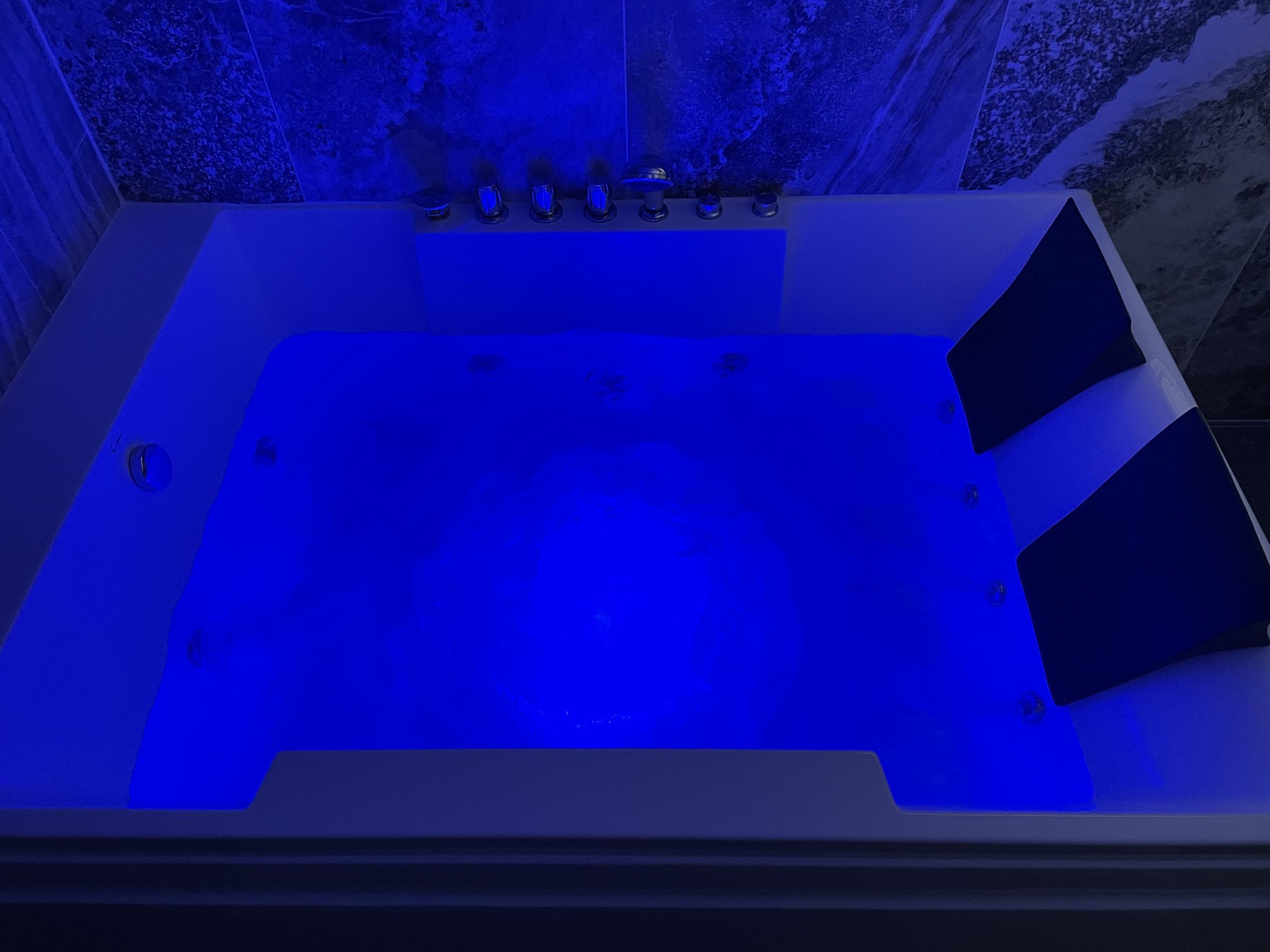 Empava Acrylic Whirlpool Bathtub, 71