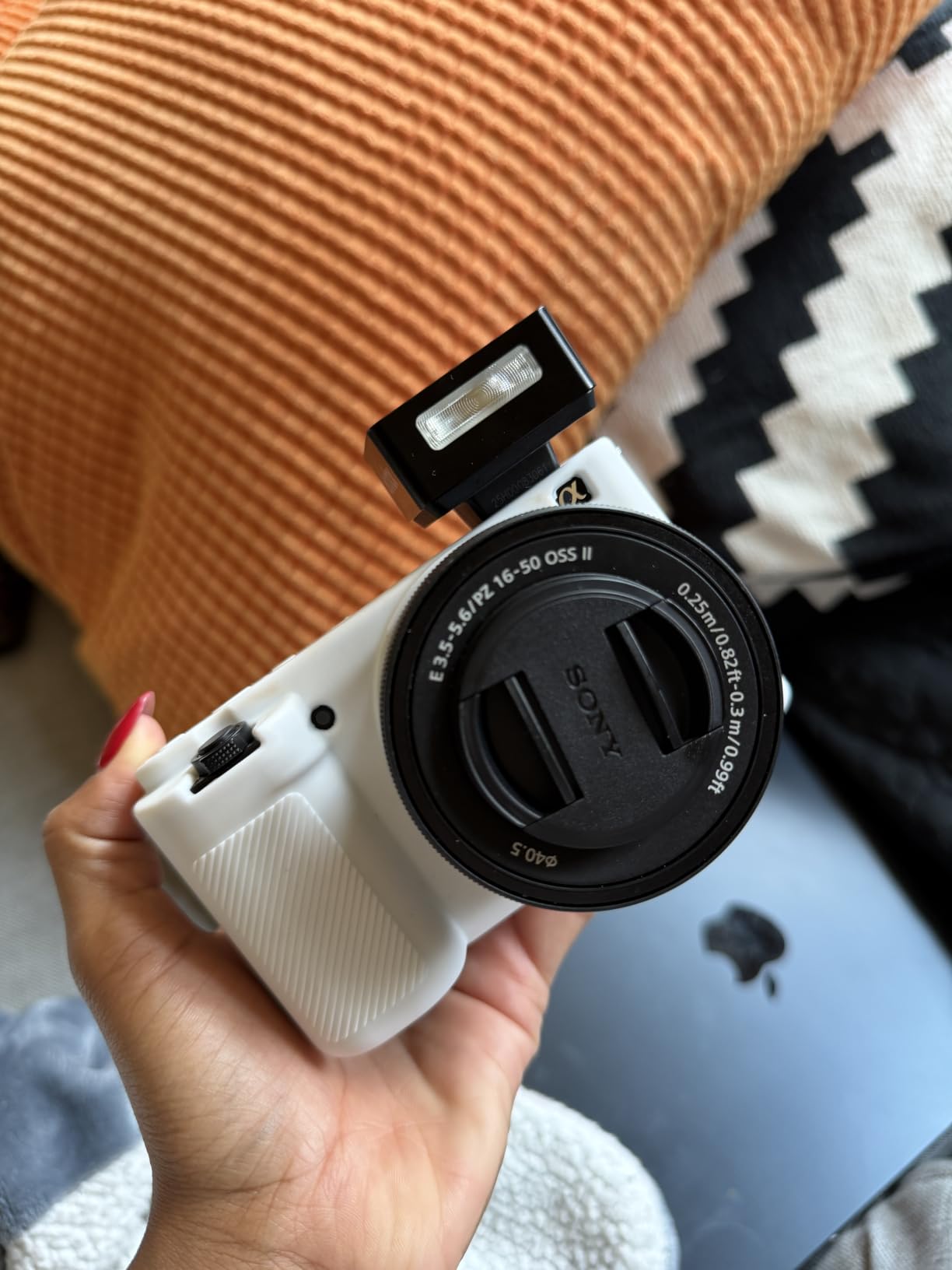 Sony ZV-E10 APS-C Mirrorless Camera with 16-50mm Lens Black | 24.2MP APS-C, UHD 4K30p, 3.0 Side Flip-Out Touchscreen, 16-50mm OSS II Kit Lens, 425-Point AF customer photo 2