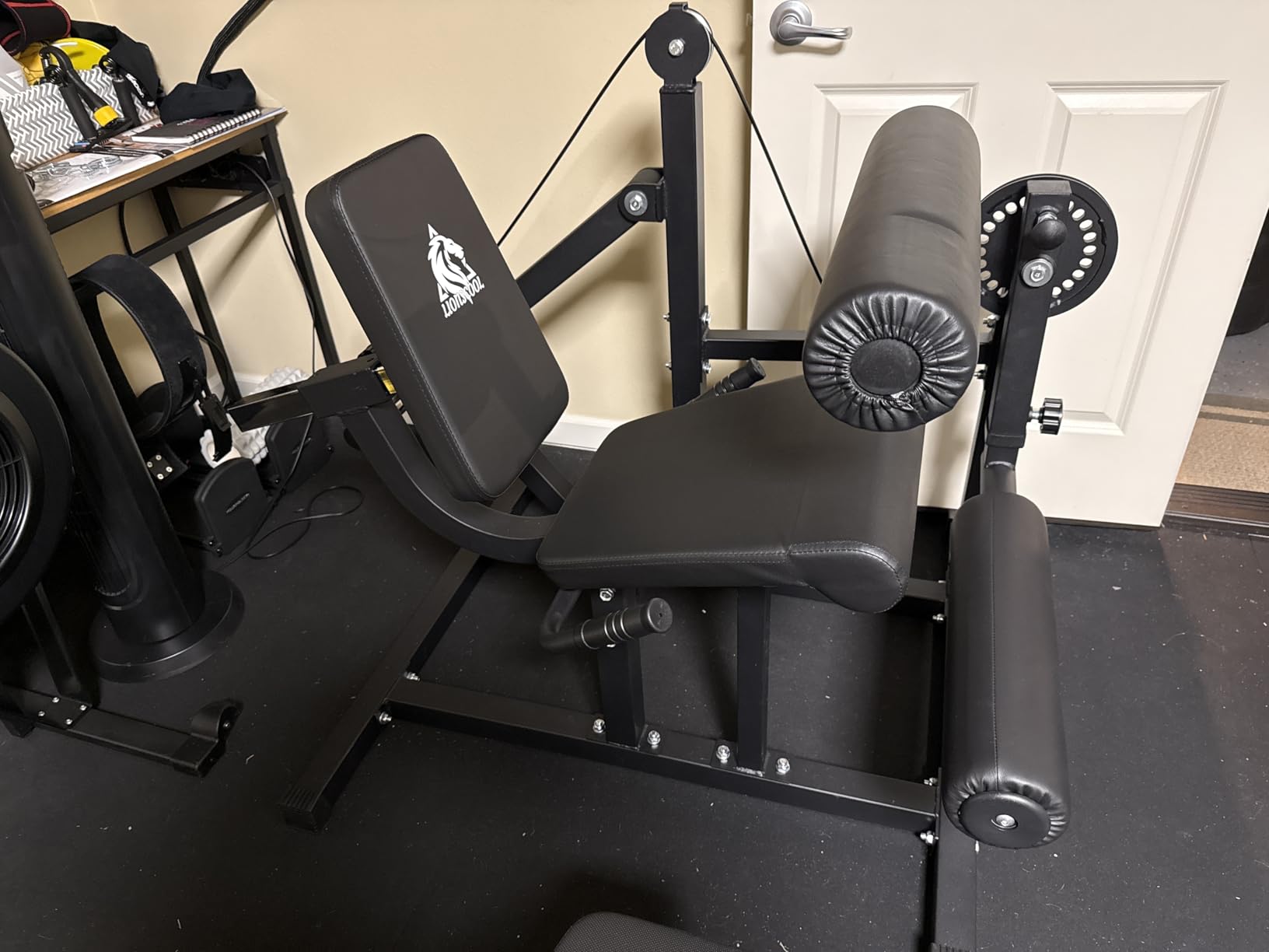 LIONSCOOL Seated Leg Curl Machine, Leg Extension and Curl Machine | 600lbs Weight Capacity, 2-Inch Plate Loaded Cable Strength Training Equipment, Home Gym Thigh Workout, w/ Barbell Clips customer photo 1