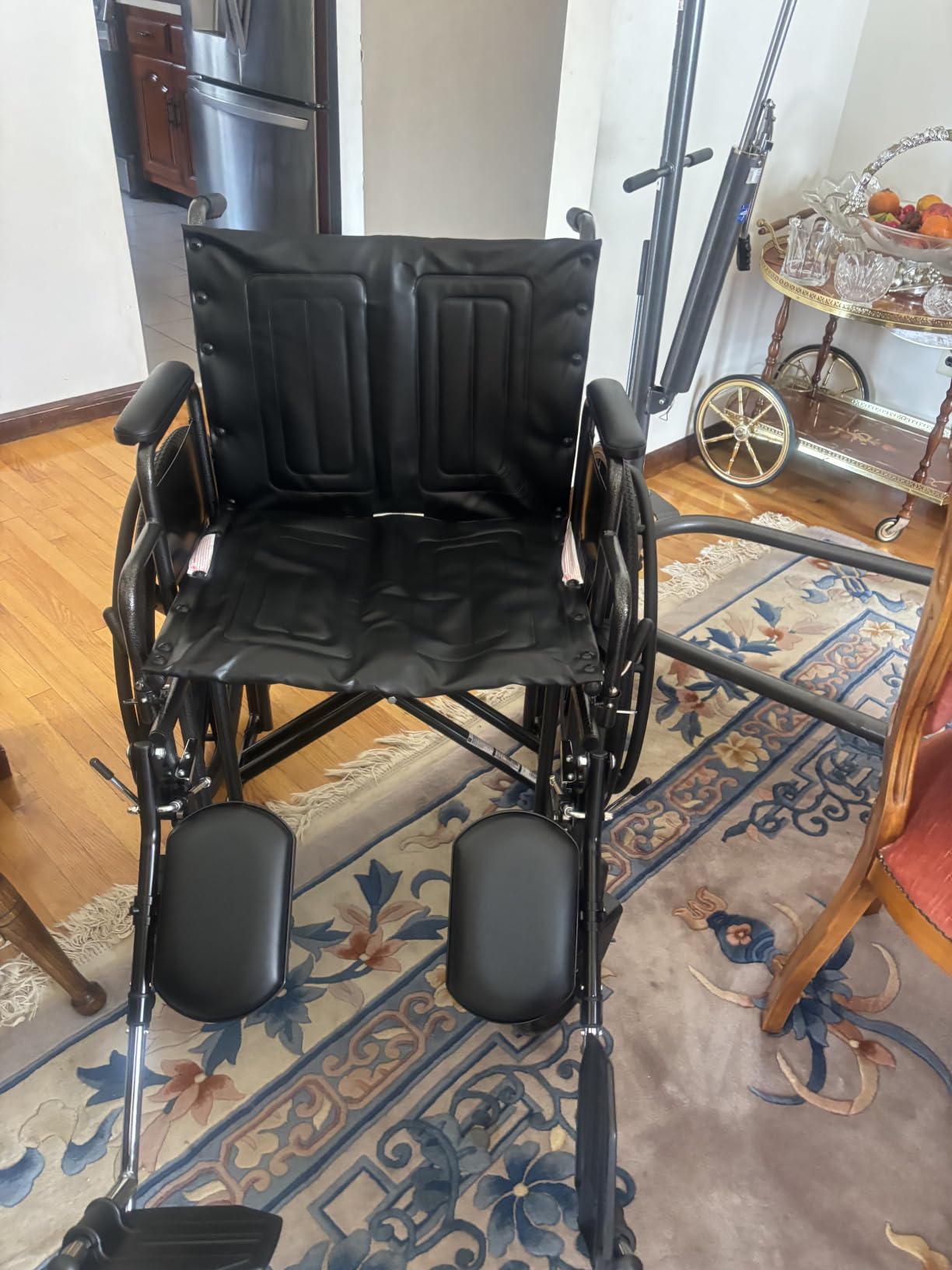 Medline Extra-Wide Bariatric Wheelchair for Adults and Seniors with 22