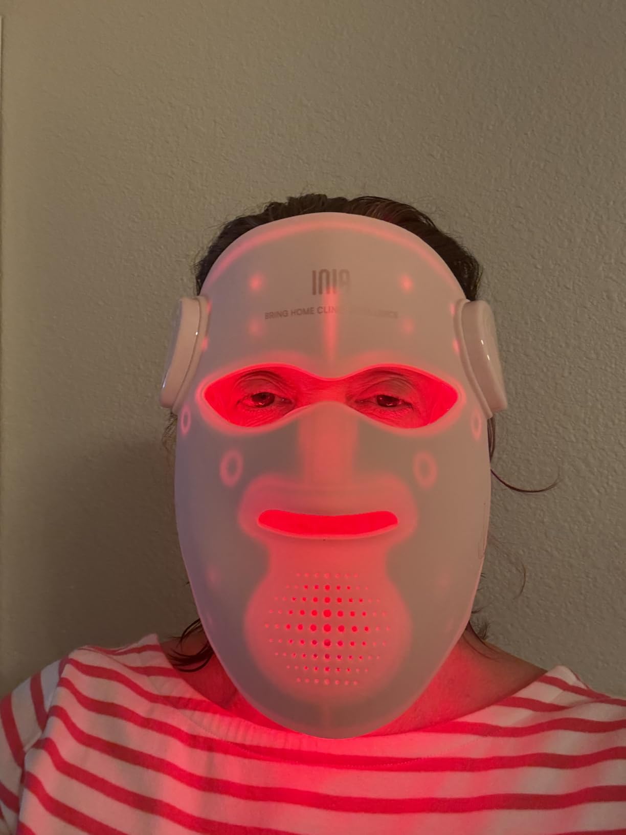 INIA GLOW 4D Wireless Red Light Therapy Mask for Face, Dual NIR, 320 LEDs | 4D Contour-Fit, Under-Eye Cooling, 4 Modes, Cordless & Rechargeable, Home & Travel Use customer photo 2