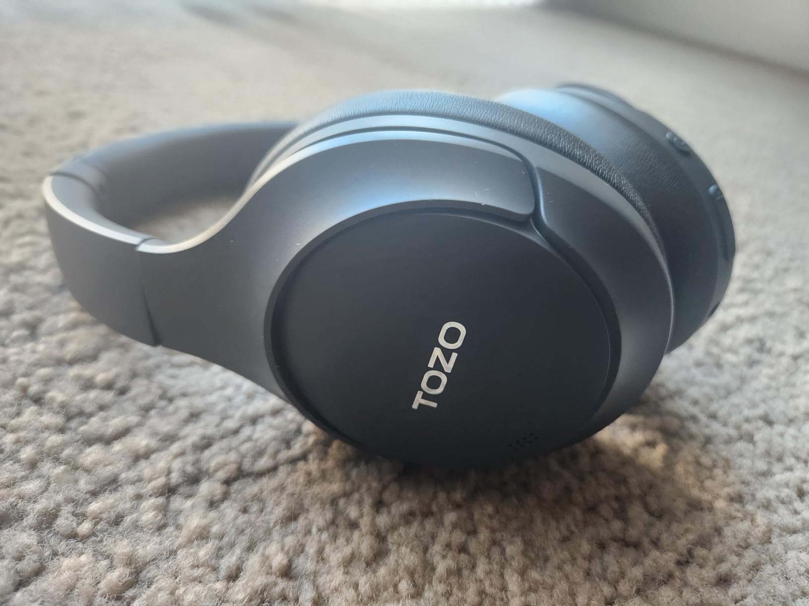 TOZO HT3 Hybrid Noise Cancelling Wireless Headphones, 90H Over Ear Headset | Hi Res Audio, AI Voice Assistant, Dual Device Connection, 32 Custom EQs, Built In 5 Mics, ANC, Foldable, Bluetooth 6.0 Black customer photo 2