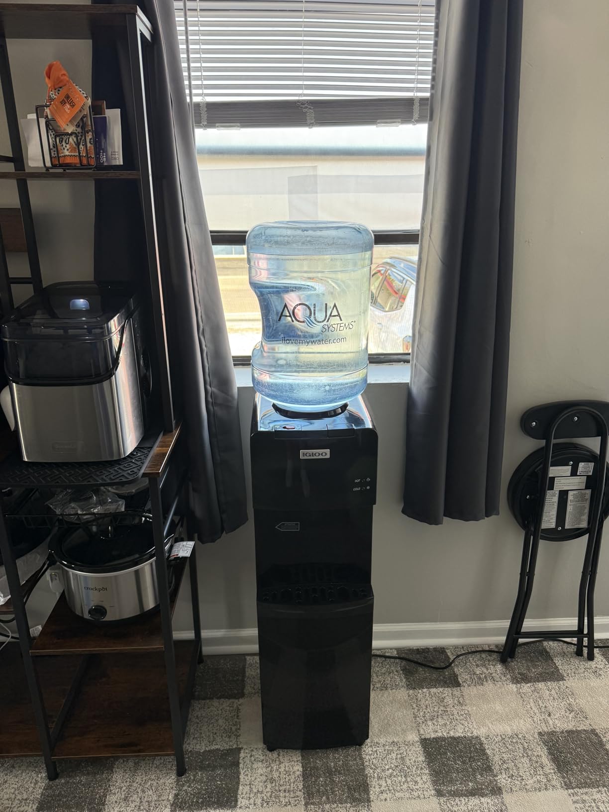 Igloo Top Loading Water Cooler with Removable Drip Tray & Energy-Saving Features- Water Tower with Hot, Cold Temperature Settings- Water Dispenser Fits 3 & 5-Gallon Jugs with Child Safety Lock- Black customer photo 2