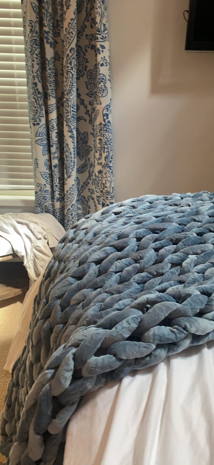 YnM Velvet Weighted Blanket, Handmade Chunky Knitted Design, Soft and Cozy, Temperature Regulating and Breathable, Machine Washable Throw for Sleep or Home Decor (Blue, 85x103 Inch, 30lbs) customer photo 2