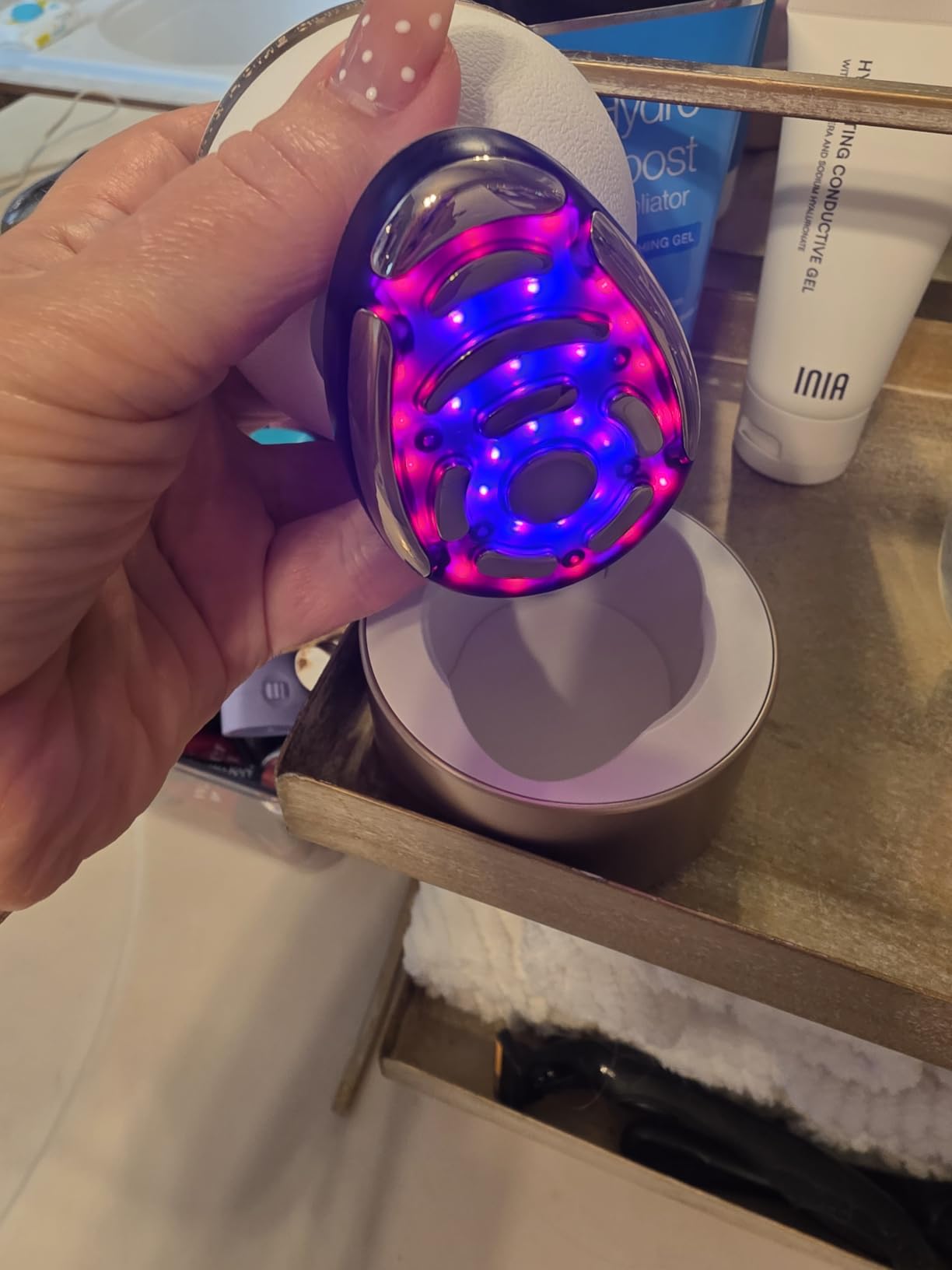 INIA SPHERA Upgraded 8-in-1 Microcurrent Facial Device for Face & Neck | Red Light, Thermal & Cooling Beauty Tool customer photo 2