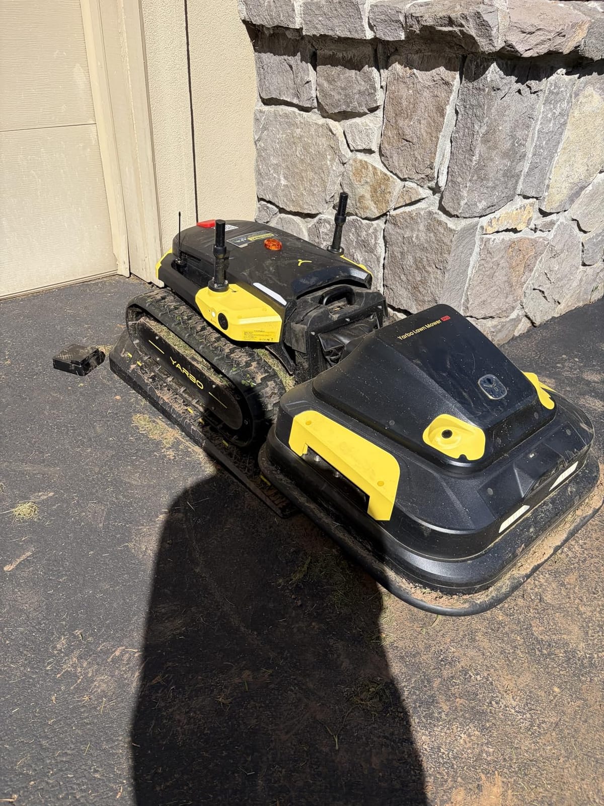 YARBO Robot Lawn Mower Pro, Wire-Free for 6 Acres, 4-Season Yard Care, AI Vision + RTK Navigation, 70% Slope customer photo 2