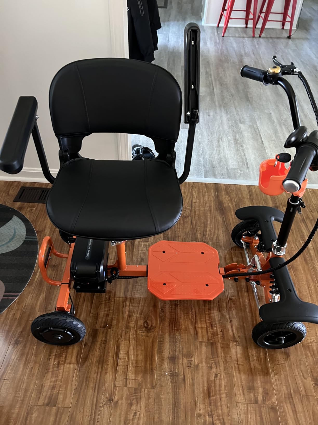 VEVOR Heavy Duty 4-Wheel Mobility Scooter, Powerful 1000W Brushless Motor, 500 lbs Capacity, 21.5 Miles Long Range, All Terrain Mobility Scooter with Lockable Trunk for Seniors & Adults customer photo 1
