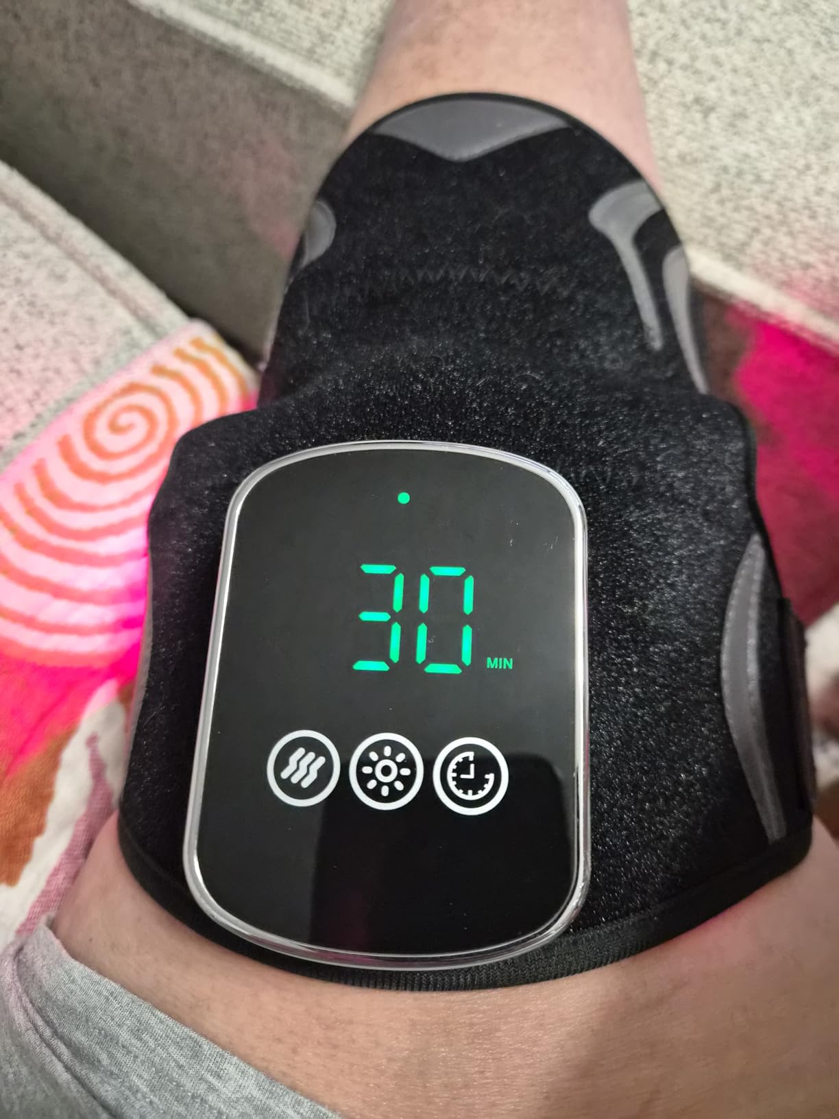Red Light Therapy Knee Brace with Massage, 3 Vibration Knee Massager with 660nm 850nm Infrared Red Light, 5000mAh Cordless Electric Heated Knee Wrap for Knee Joint Elbow customer photo 1