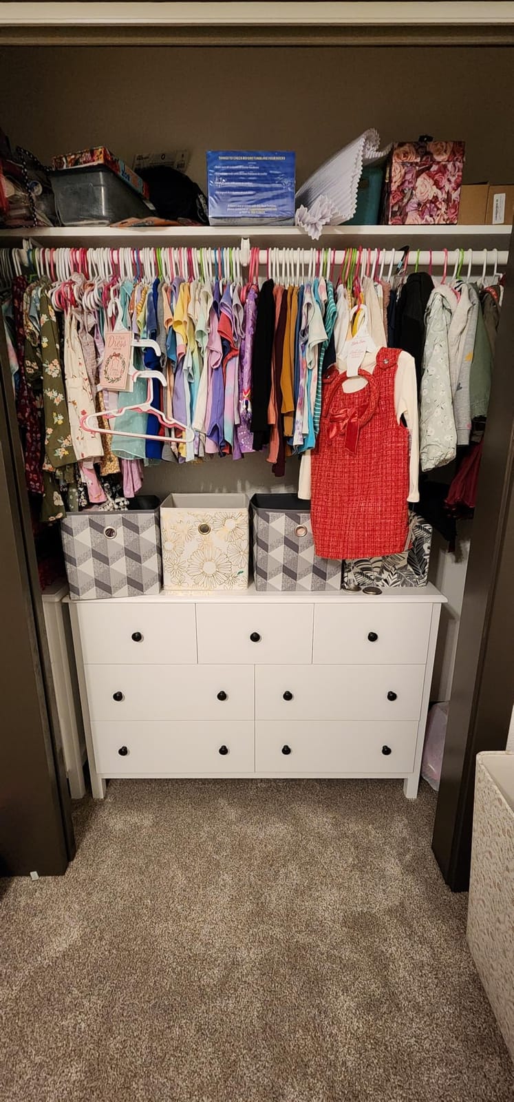 HOUROM Walnut Dresser for Bedroom, 47