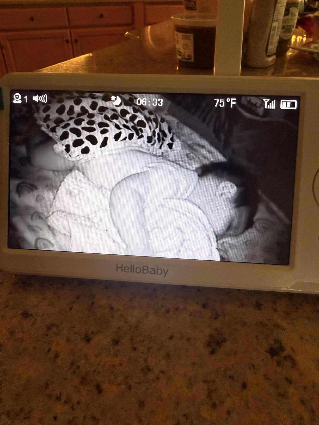 VTech Smart WiFi 7” HD Display Video Baby Monitor, 1080p HD Camera via App, Pan-Tilt-Zoom, Night Light, 2-Way Talk, 2K CMOS Video Sensor, Wide-Angle Viewing, Rechargeable Battery, Free App: RM7866HD customer photo 1