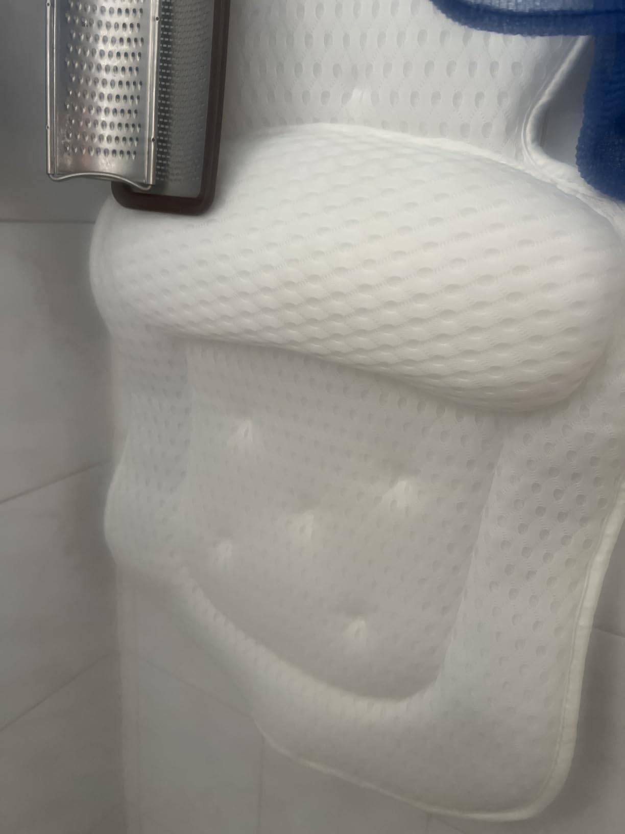 Bath Pillows for Tub, Comfortable Bathtub Cushion for Head and Neck with Soft 3D Mesh Fabric and 54 Non-Slip Suction Cups, Relaxing Tub and Shower Accessories Spa Gift White Standard customer photo 1