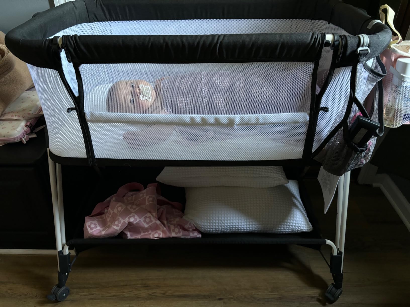 Fodoss Baby Bassinets Bedside Sleeper - 3-in-1 Stable Bassinet for Newborns | Soft Mattress, Storage Tray, Full-Mesh Sides, 7-Height Adjustable Bassinet Crib with Wheels, Side Pocket, Beige + Wood Grain customer photo 2