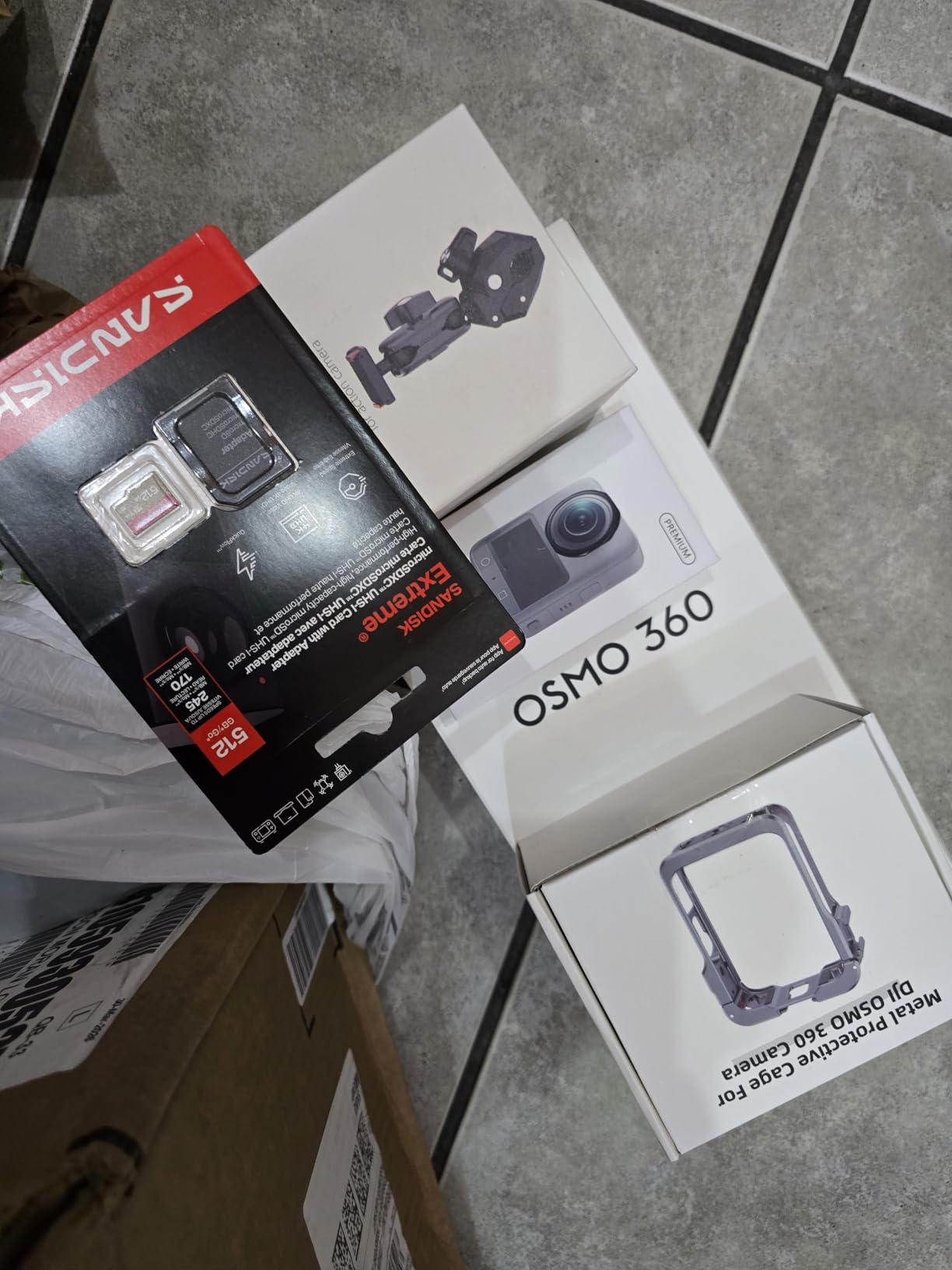 DJI Osmo 360 Essential Combo, 360 Action Camera | 1-Inch 360° Imaging, Native 8K 360° Video, 4K/120fps & 170° Boost Video, 1.2m Invisible Selfie Stick Kit customer photo 1