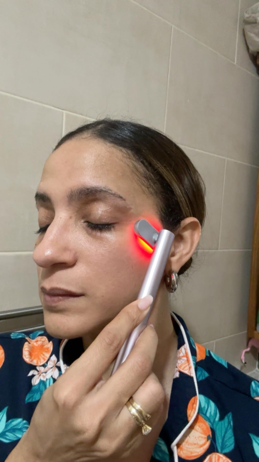 Red-Light-Therapy,Face Massager for Skin Care,Led Facial Light Therapy 7 Colors Eye Beauty Wand customer photo 1