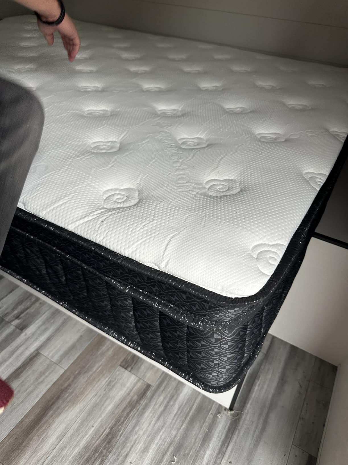 Ailis Queen Mattress, 12 Inch Queen Hybrid Mattress in a Box, Medium Firm with Upgraded Pocket Springs for Superior Motion Isolation, Strong Edge Support & Breathable Comfort customer photo 2