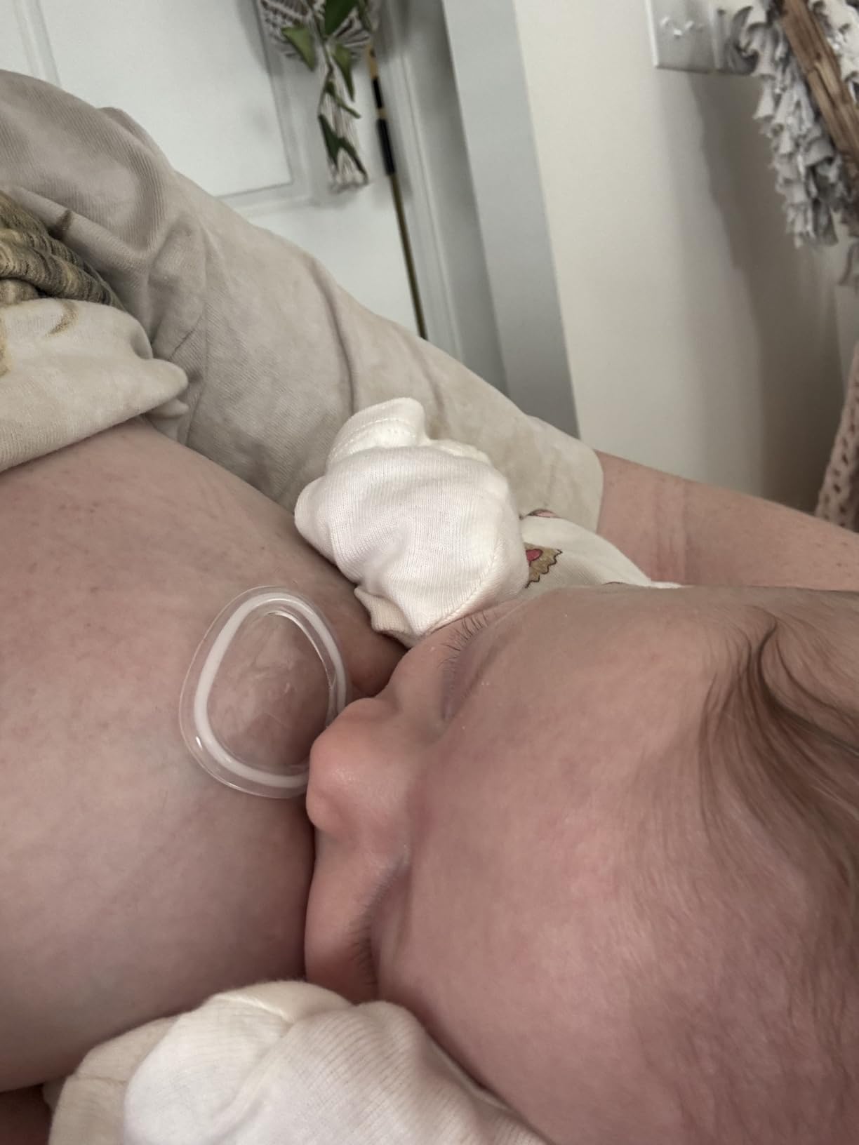Munchkin Flow 16mm Nipple Shield for Breastfeeding Newborns, Silicone Latch Monitor with Visible Milk Flow Channel, Nursing Support for Sore Nipples customer photo 2