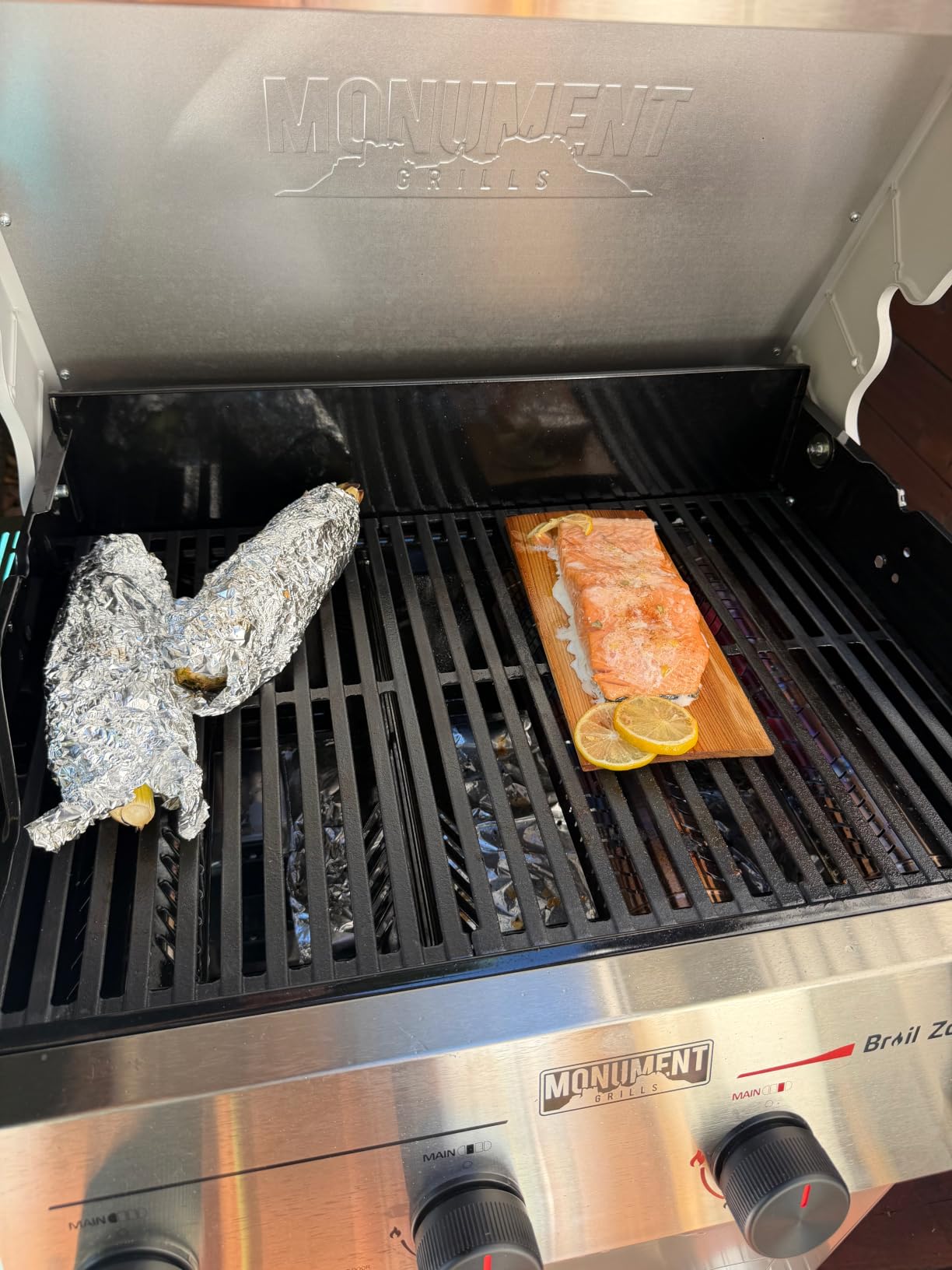 Monument Grills 4 Burner Propane Gas Grill with Advanced Broil Zone, Stainless Steel Outdoor Mesa 2 Barbecue Grill, Foldable Side Shelves, 500°F in 5 Mins, Fast Assembly, Mesa II 410FBZ customer photo 2