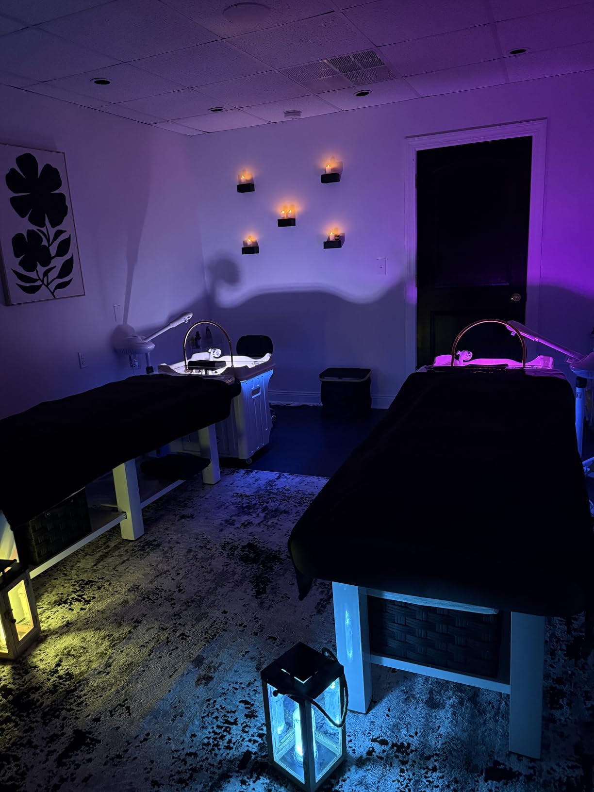 Stationary Foldable Massage Table - Treatment Table with Adjustable Backrest and Large Storage Space, Wide Massage Table with Metal Frame, Pu Leather for Beauty, Spa, Physiotherapy and So On (Black) customer photo 2