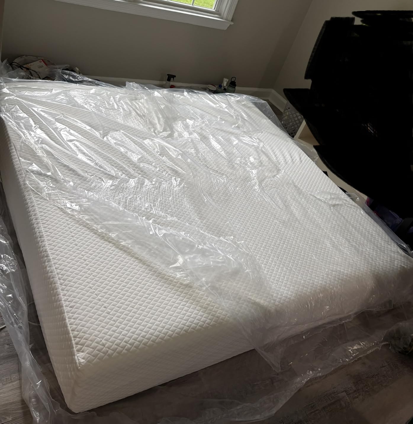 EGOHOME 14 Inch King Mattress, Memory Foam Mattress in a Box with Cooling Green Tea Gel, Relieve Pressure with Medium Firm Support, CertiPUR-US Certified, 80''L x 76''W, White | Bed Mattress in A Box, Cooling Green Tea Gel, Pressure Relief, CertiPUR-US Certified, Fiberglass Free, 80''L x 76''W, White customer photo 1