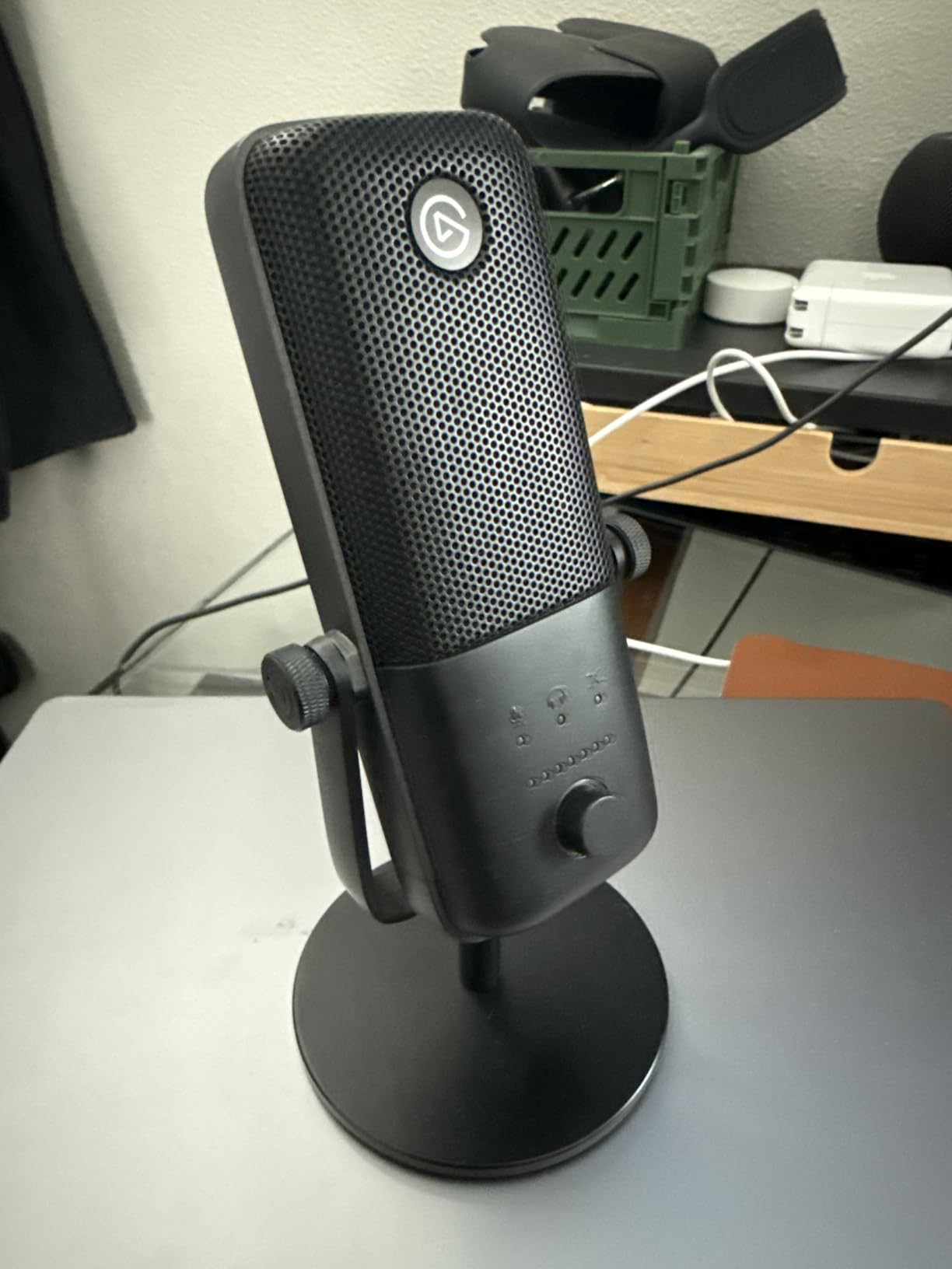 Elgato Wave:3 MK.2 USB Condenser Microphone, DSP Effects, Clipguard 2.0 protection, Auto Gain calibration, Onboard voice enhancer, compressor, EQ, Multifunction dial, USB-C customer photo 2