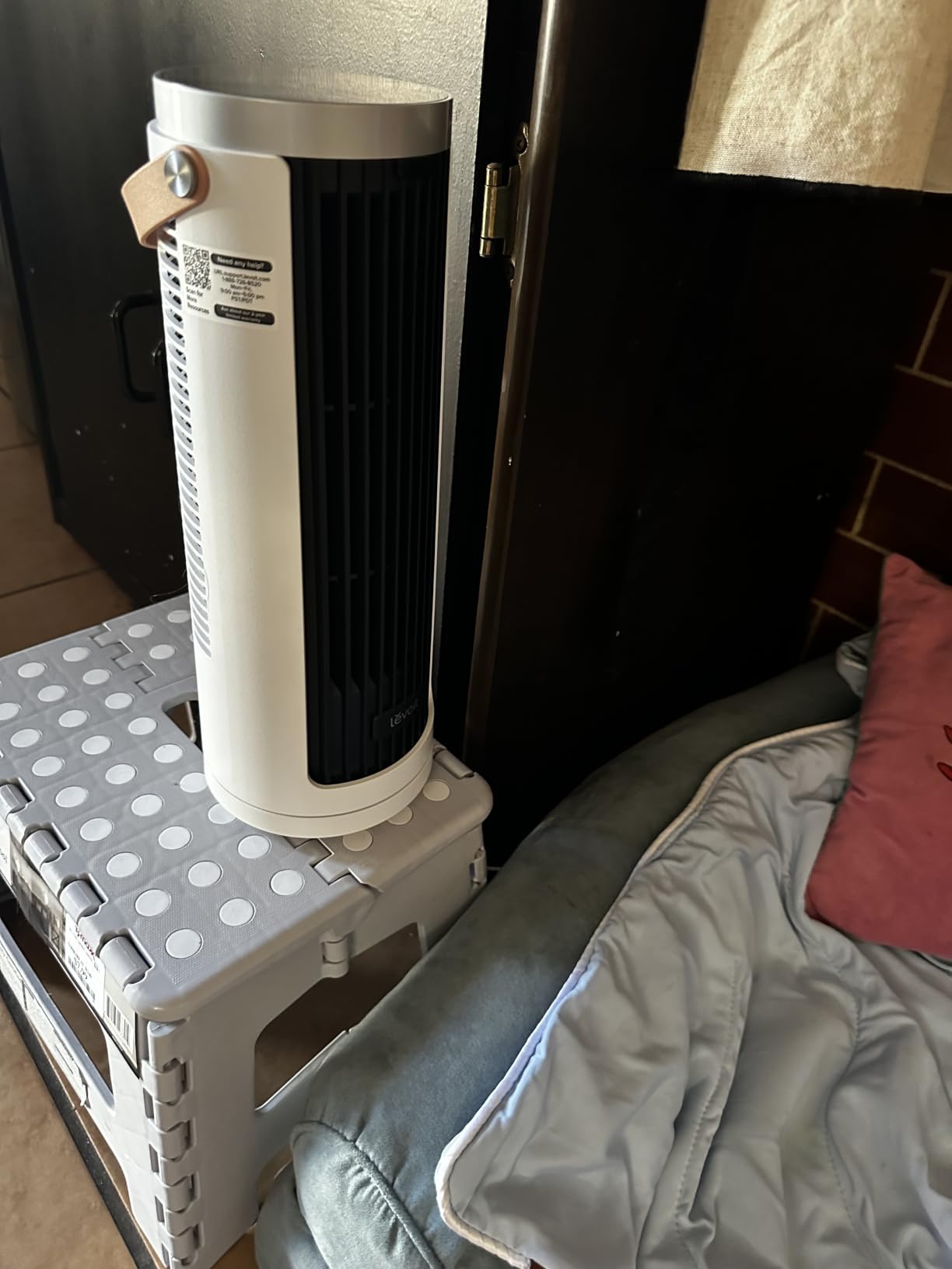 Levoit Tower Fan for Bedroom, 20dB Quiet Desk Fan, Portable Fan with 23ft/s | 3 Angles 4 Speeds Mini Oscillating Fan, DC Motor, Bladeless, Easy to Carry, Remoter, 12H Timer, for Home, Room, Office, White customer photo 2