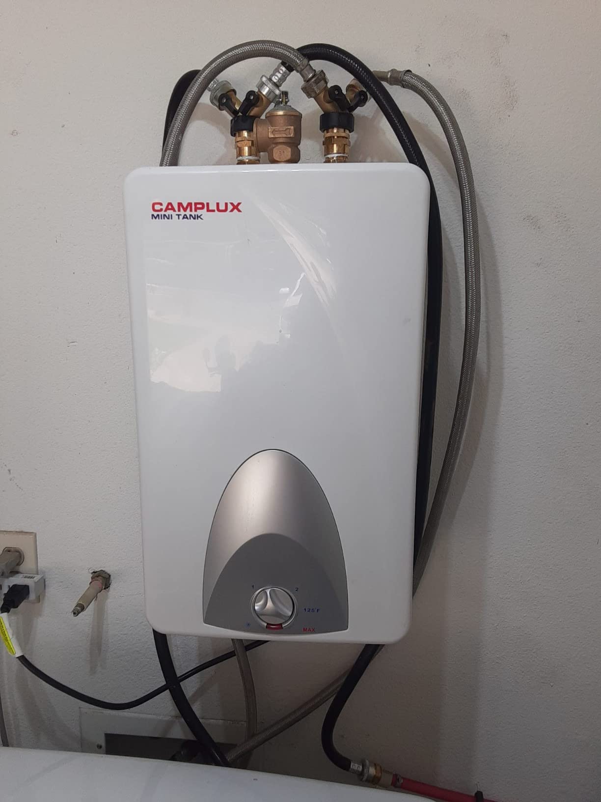 CAMPLUX Tankless Water Heater Electric 6kW at 240 Volts, Point of Use Instant Hot Water Heater CSA Approved with Temperature Display, Under Sink Self Modulating Technology, White customer photo 1