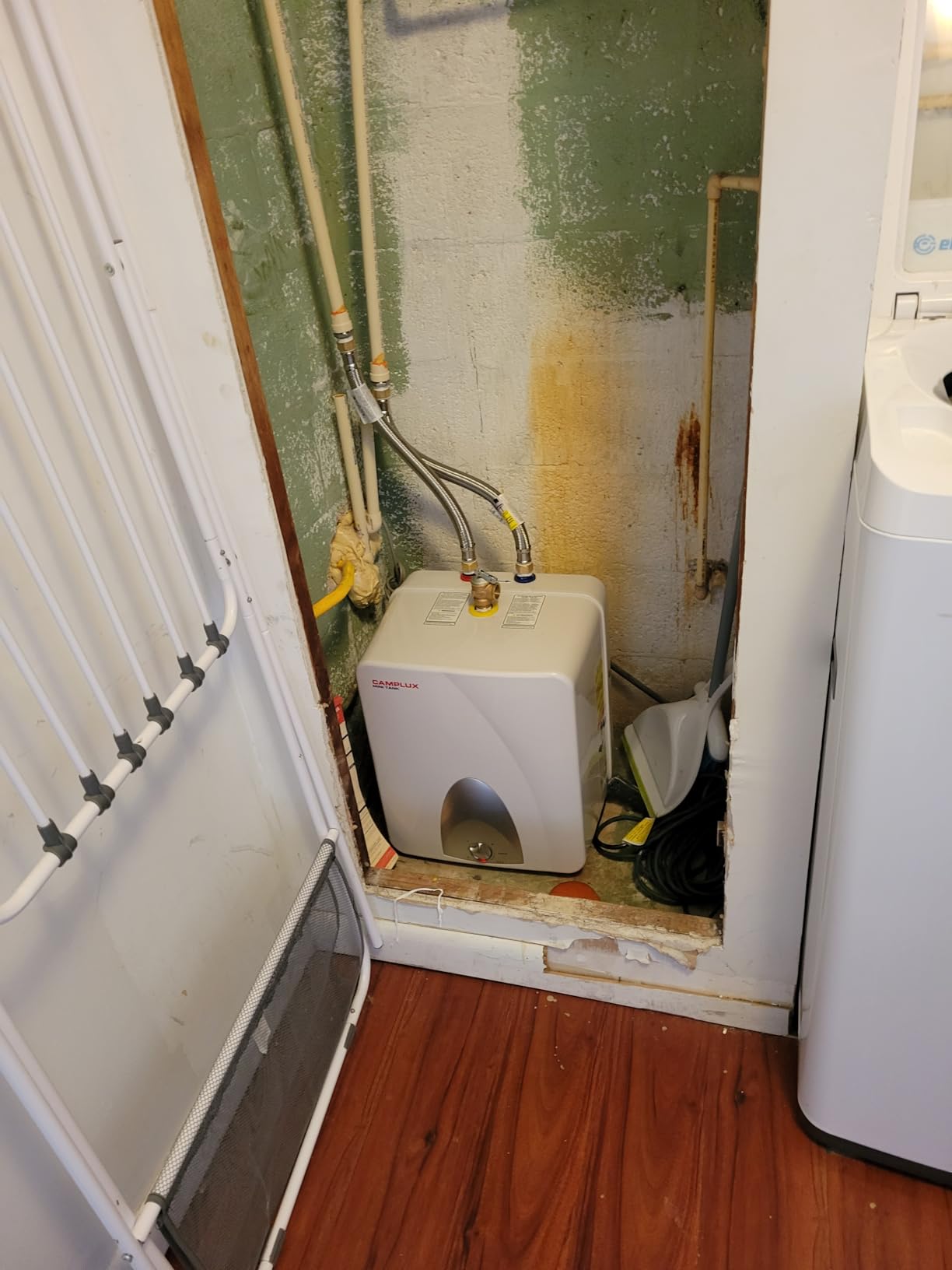 CAMPLUX Tankless Water Heater Electric 6kW at 240 Volts, Point of Use Instant Hot Water Heater CSA Approved with Temperature Display, Under Sink Self Modulating Technology, White customer photo 2
