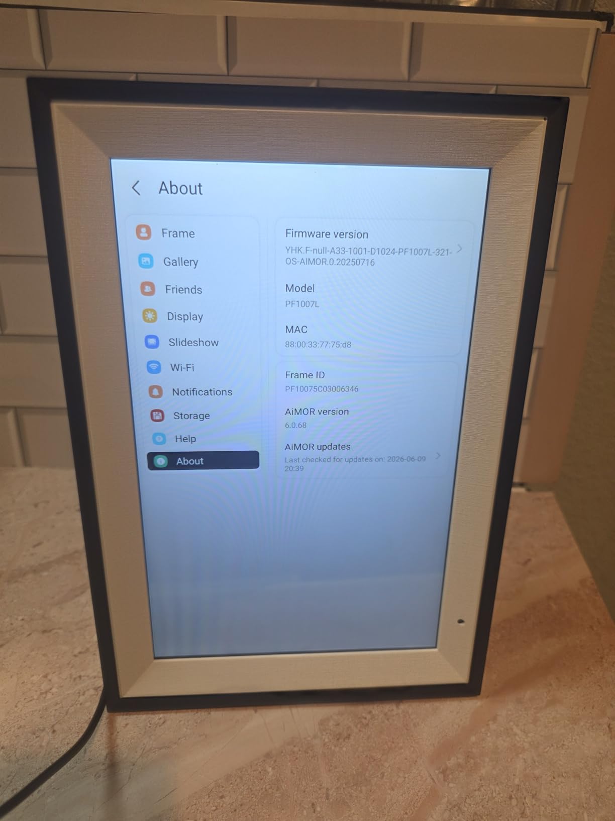 AEEZO Digital Picture Frame, 10.1 Inch Digital Photo Frame with 1280 * 800 HD IPS Touch Screen, Smart Digital Frame Built-in 32GB Memory, Auto-Rotate Easy Setup via AiMOR APP (Black) customer photo 2