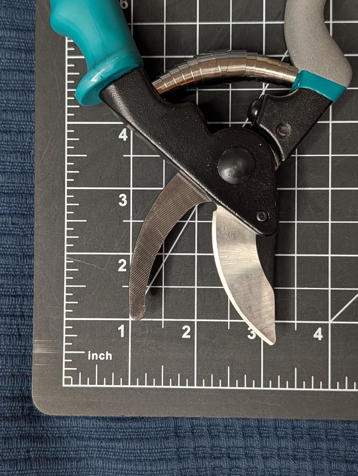 S2U Pruning Shears for Gardening, 8 Inch | Heavy Duty Bypass Garden Clippers, Kinetic Swivel Handle, Arthritis Friendly, Bonus SK5 Replacement Blade Included customer photo 2
