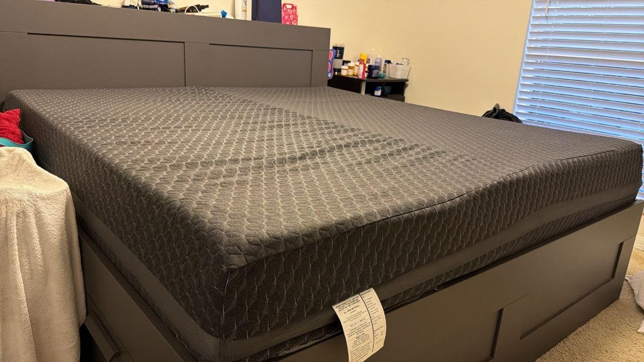 Novilla Queen Gel Memory Foam Mattress 12 Inch for Spinal Alignment | Green Tea-Infused Foam customer photo 1