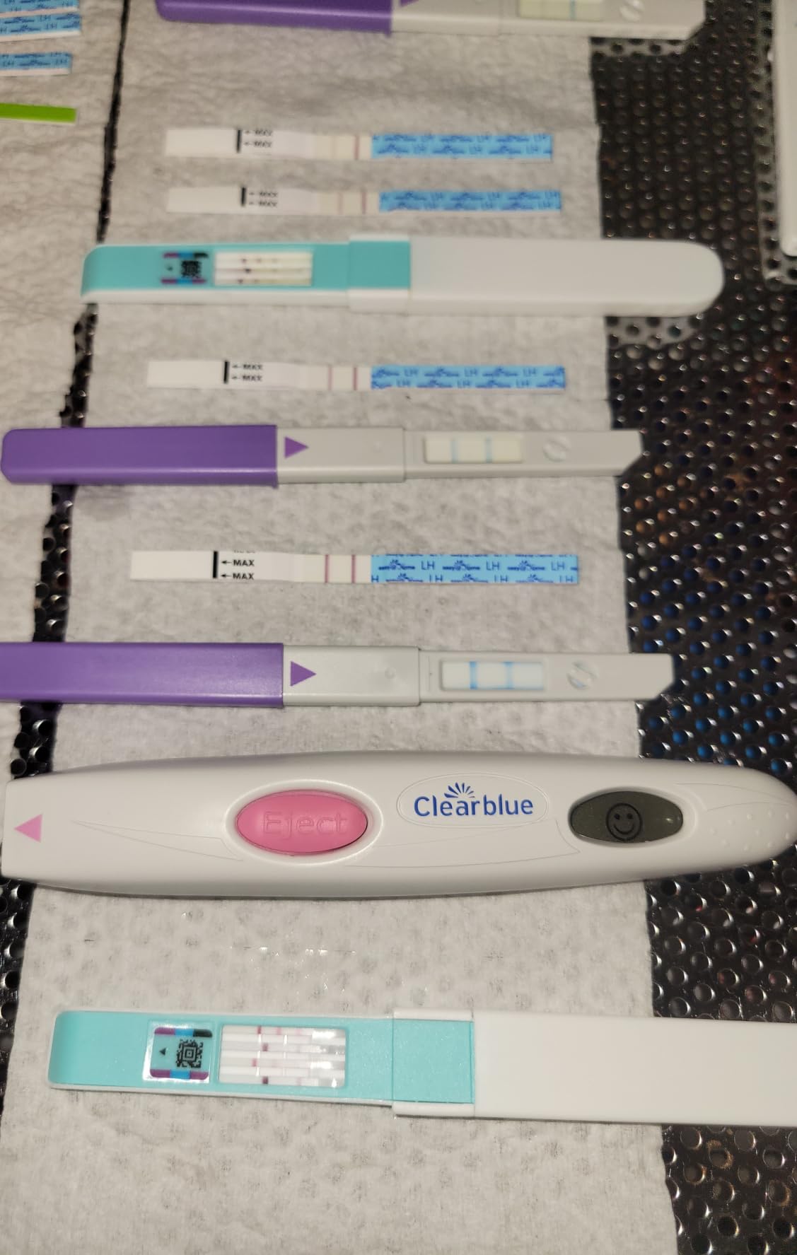 Inito Fertility Monitor & Hormone Tracker for Women | Track and Confirm Ovulation | Measures Estrogen, LH, PdG, FSH |Includes 15 Strips + Free app customer photo 1