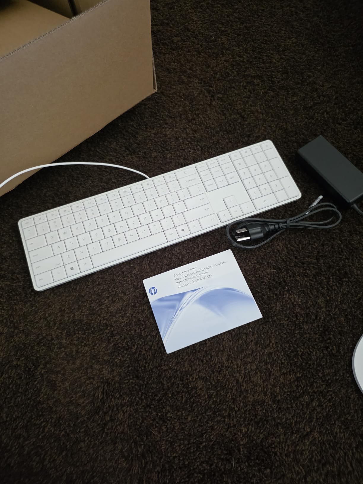 HP OmniStudio 23.8 inch All-in-One Desktop PC, FHD Display, AMD Ryzen 5 40, 8 GB RAM, 512 GB SSD, AMD Radeon Graphics, Windows 11 Home, Cotton White, 24-cv0002 (2026) customer photo 1