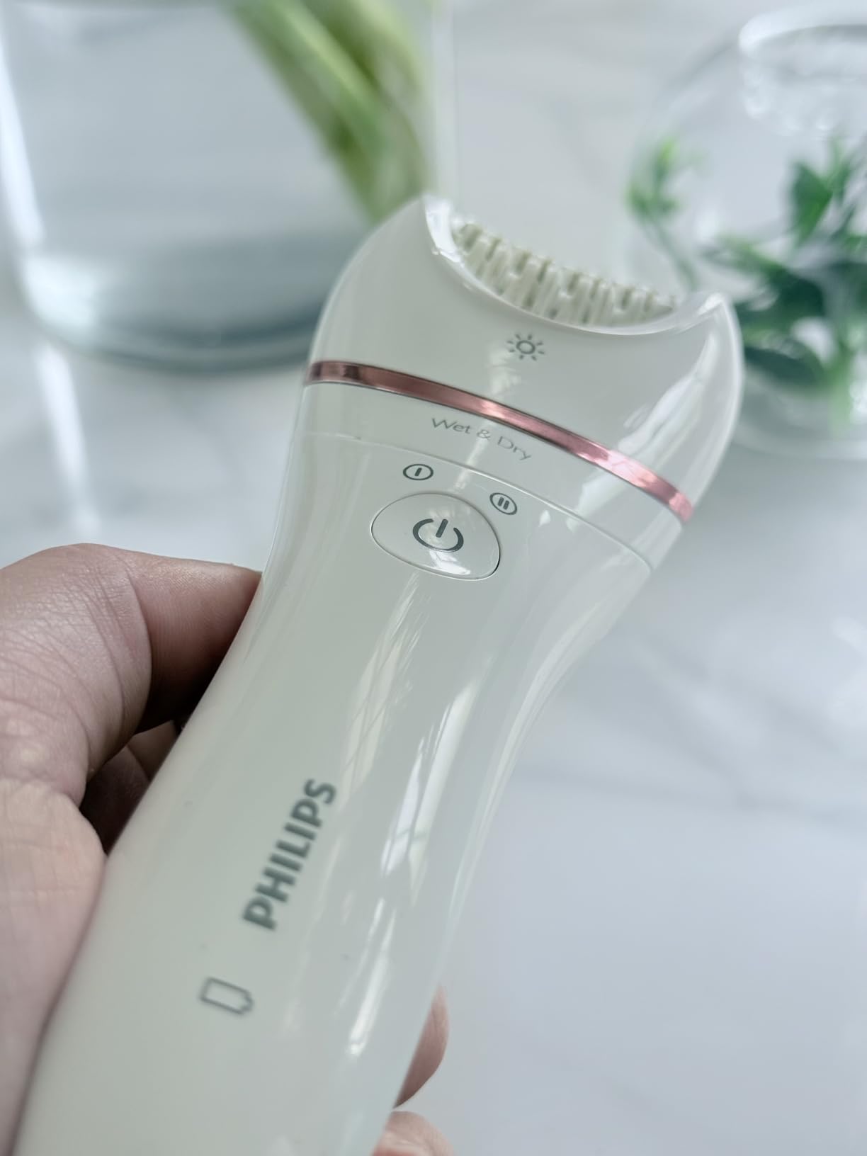 Philips Epilator Series 9000 - Cordless Wet and Dry Electric Epilator, Hair Removal for Legs, Body and Bikini, with ProGuide, 8 Accessories, 60 min. Runtime, Model BRE717/00 customer photo 2