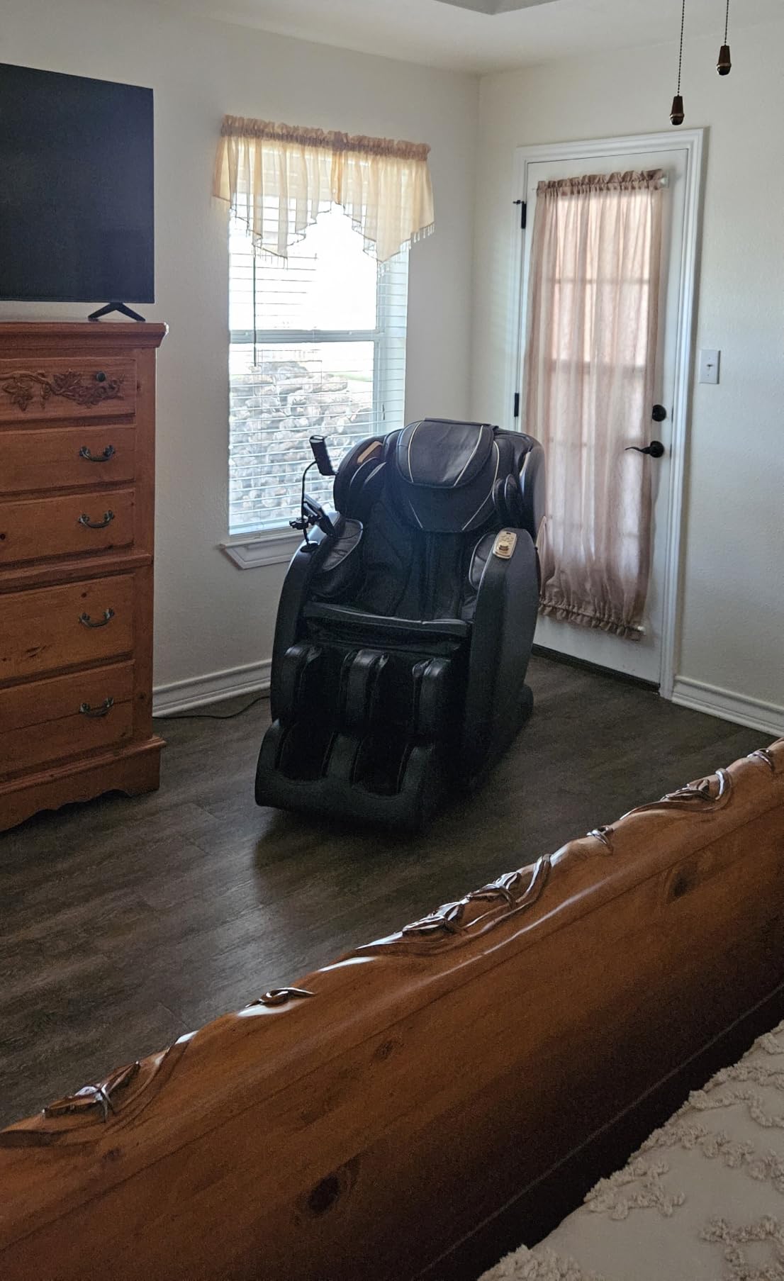 DAHAlY 2026 New Upgrade Zero Gravity 4D Massage Chair with Full Body Scan | AI Voice Control, PU Leather, Heated Back and Foot, Massage Recliner, Office, Portable, Touch Screen Controller, Bluetooth Speaker customer photo 2