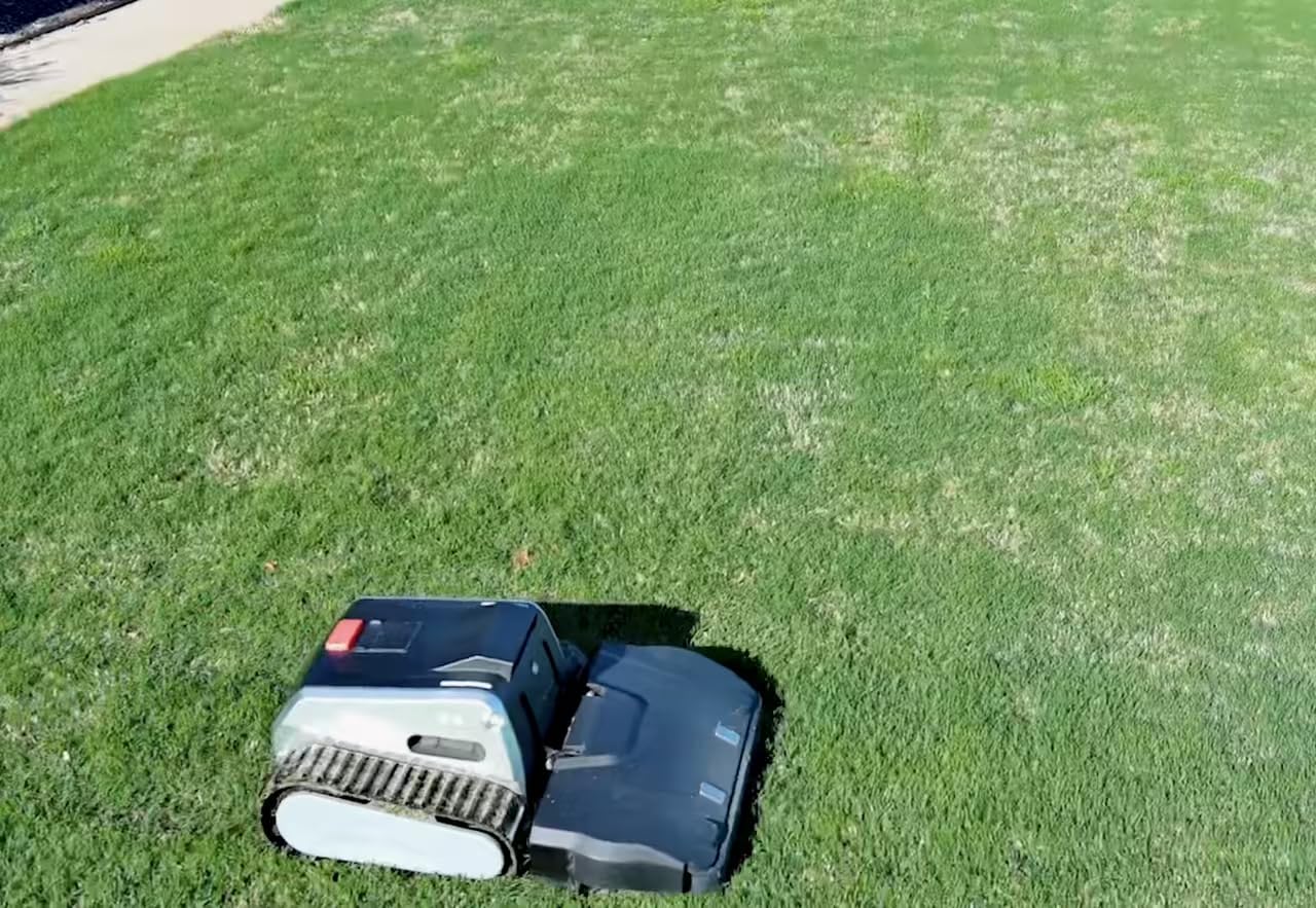 Lymow One Plus Robot Lawn Mower, Wire-Free RTK+Vision Navigation, 1.73 Acres Daily Coverage, 100% Slope (45°) Climbing, AWD All-Terrain Automatic Robotic Mower customer photo 2