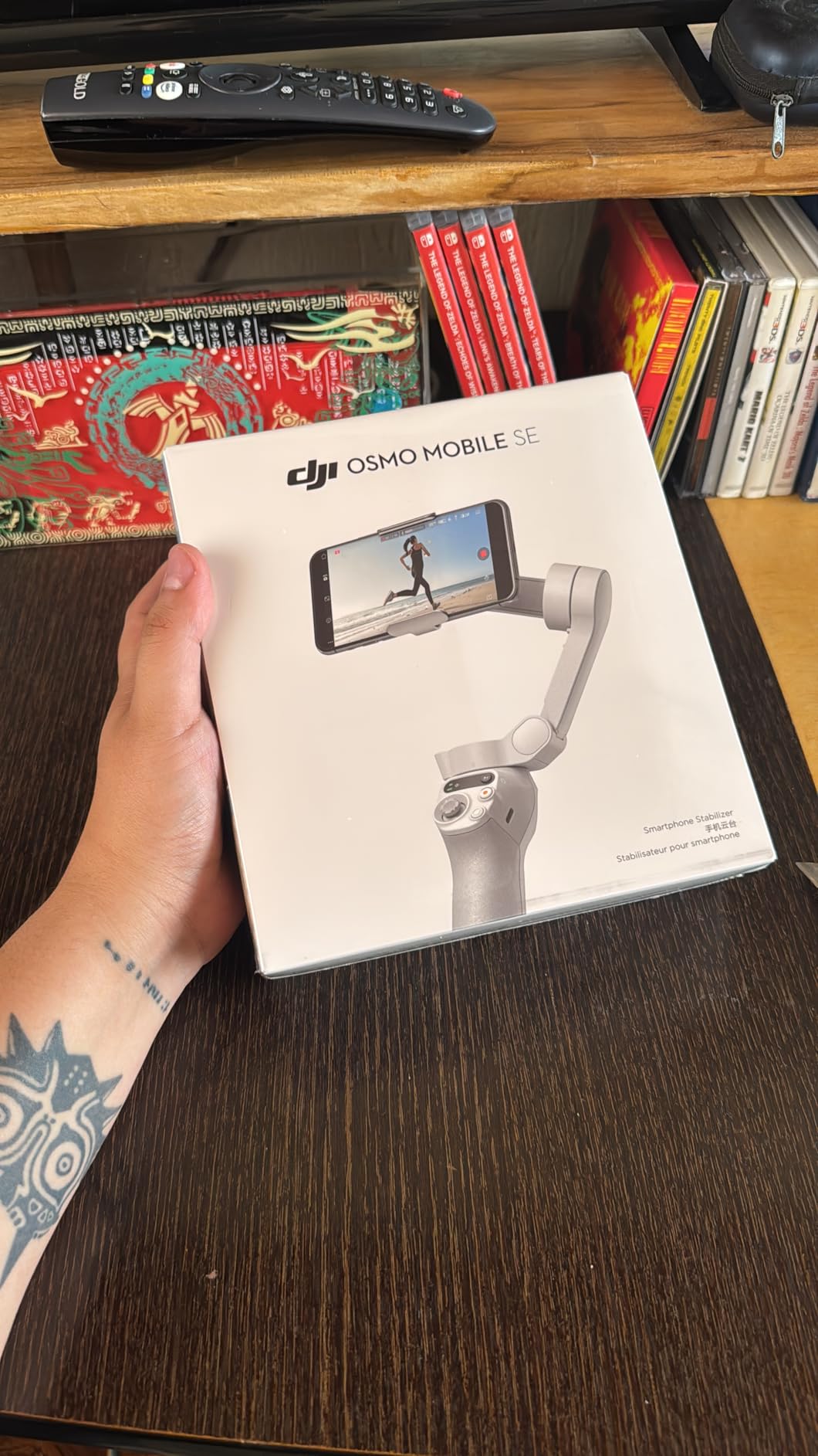 DJI Osmo Mobile 8 + Mic Mini Transmitter (Infinity Black) | Gimbal Stabilizer for phone, AI Native Tracking with Audio & Lighting, 360° Pan Rotation, Built-in Extension Rod & Tripod customer photo 1
