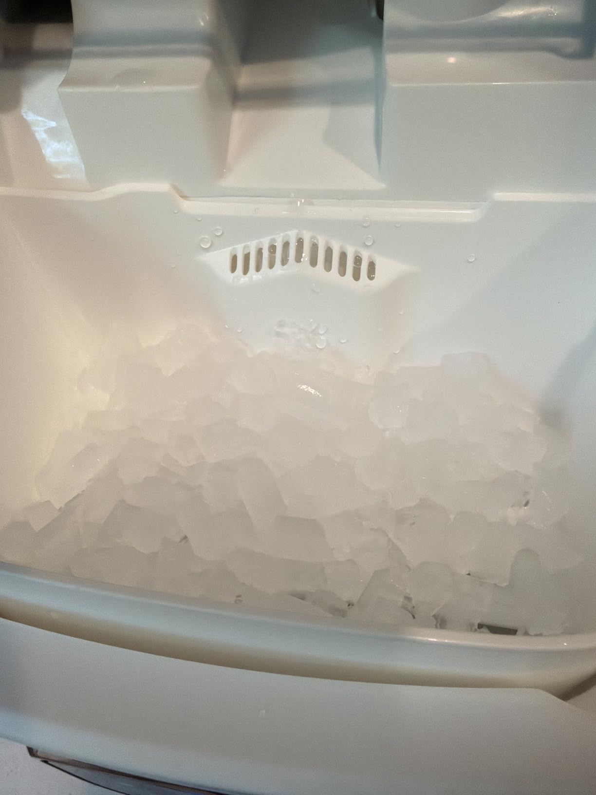 COSTWAY Nugget Ice Maker Countertop with Handle, 33Lbs/24H Chewable Ice | Ready in 6 Mins, Auto-Cleaning, Audible Ice Full Alarm, Portable Sonic Ice Machine for Home Kitchen Office, Black customer photo 1