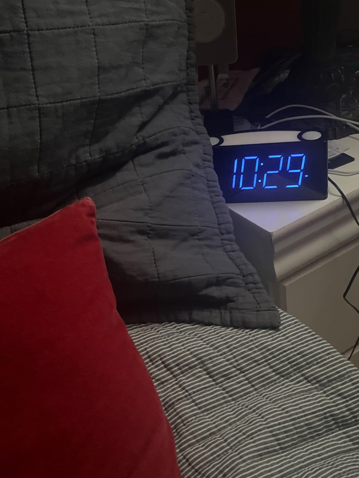 Mesqool Vibrating Alarm Clock with Bed Shaker for Heavy Sleepers | Powerful vibration and buzzer with 3 wake modes, RGB display, night light, dual USB charging, and battery backup customer photo 2
