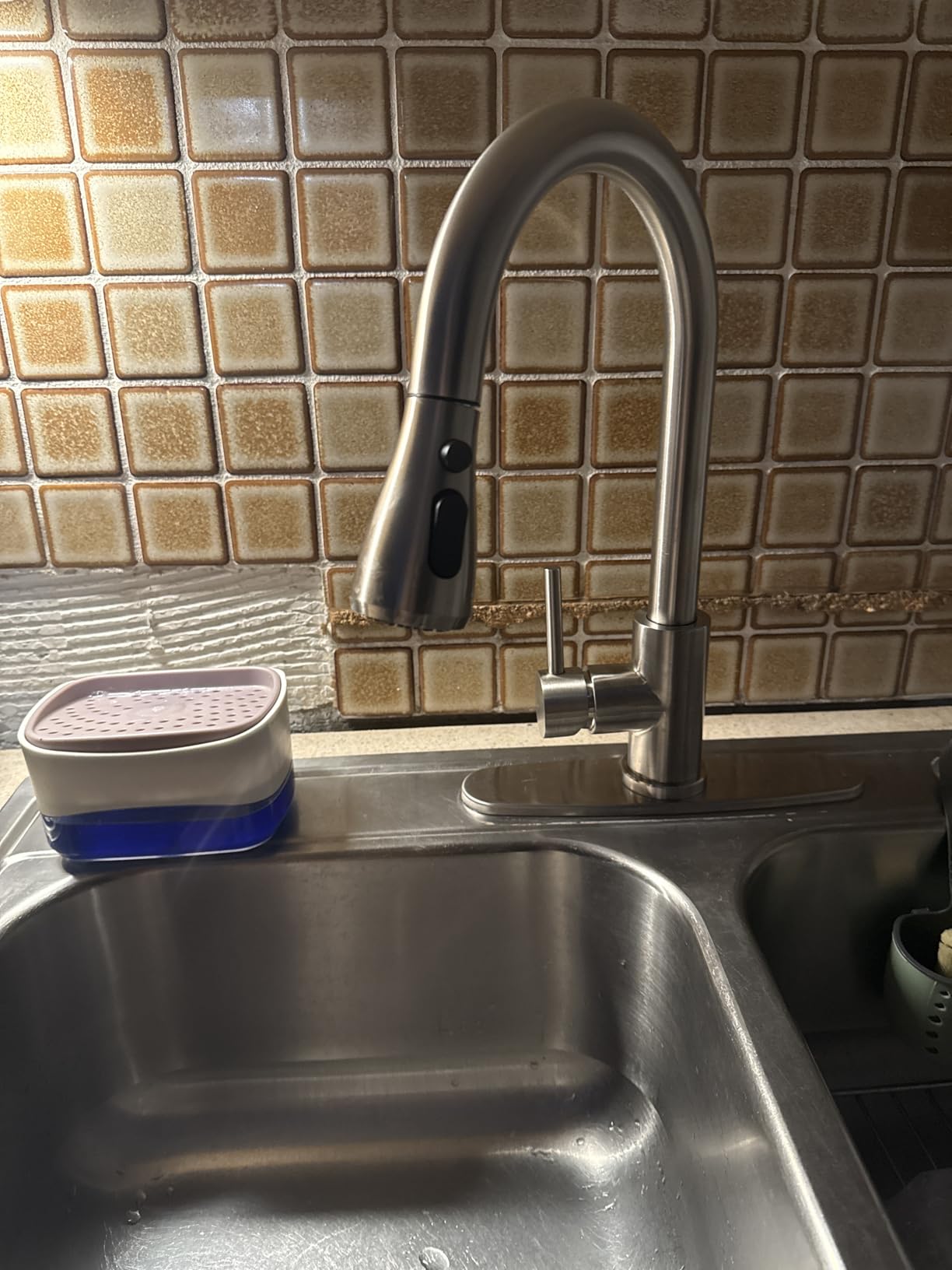 Touchless Kitchen Faucet with Pull Down Sprayer for Kitchen Sink, Single Handle Motion Sensor Faucet with LED Light and Dual-Function Spray, Hands-Free Brushed Nickel Stainless Steel customer photo 1